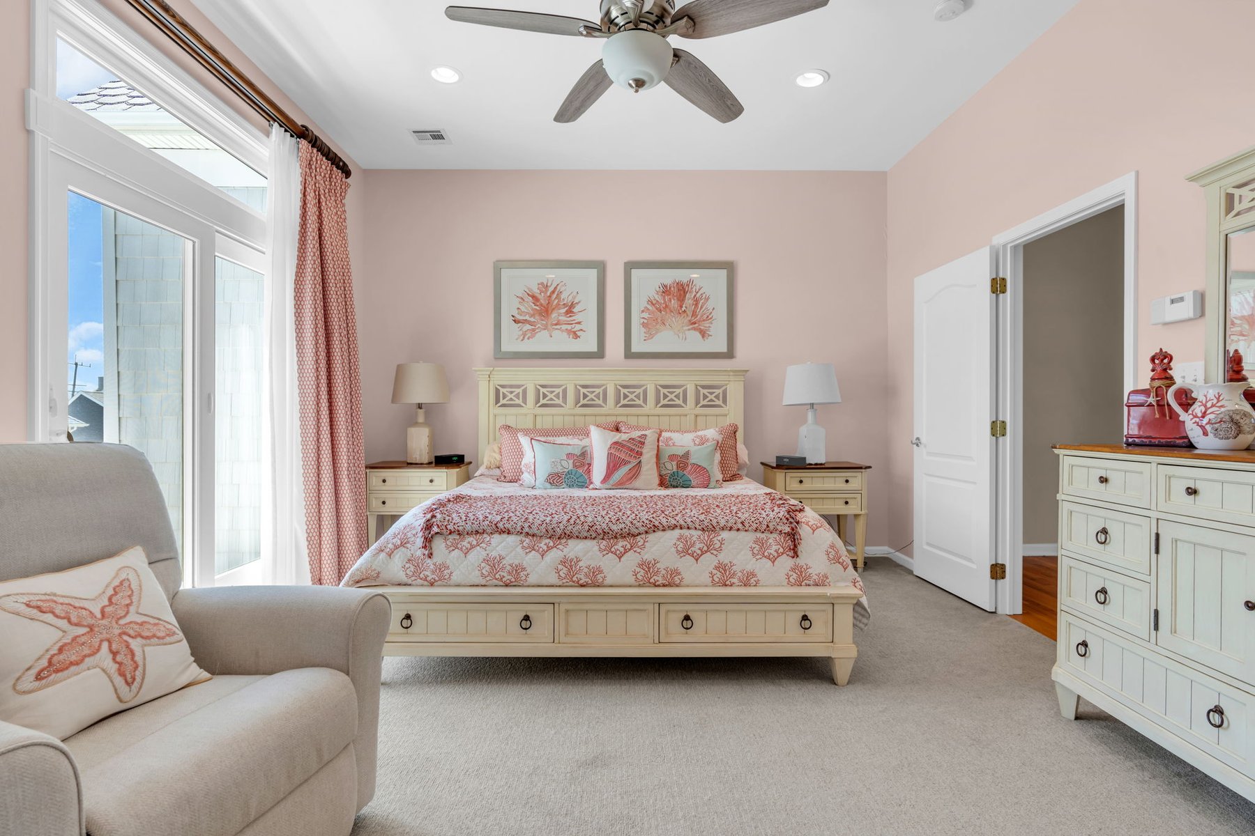  Rare End-Unit Coastal Townhome - 物件實景