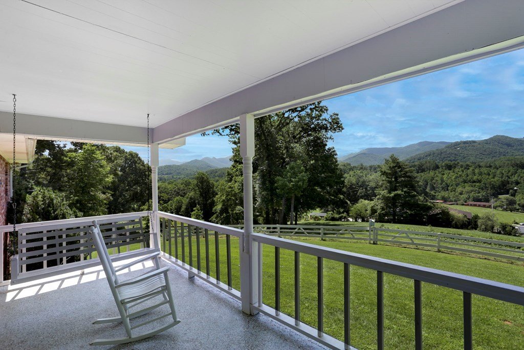 Hayesville, North Carolina, 28904, United States, 3 Bedrooms Bedrooms, ,2 BathroomsBathrooms,Residential,For Sale,1938429