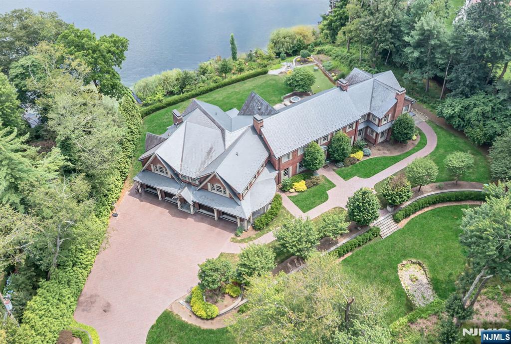 Franklin Lakes, New Jersey, 07417, United States, 6 Bedrooms Bedrooms, ,7 BathroomsBathrooms,Residential,For Sale,1903757