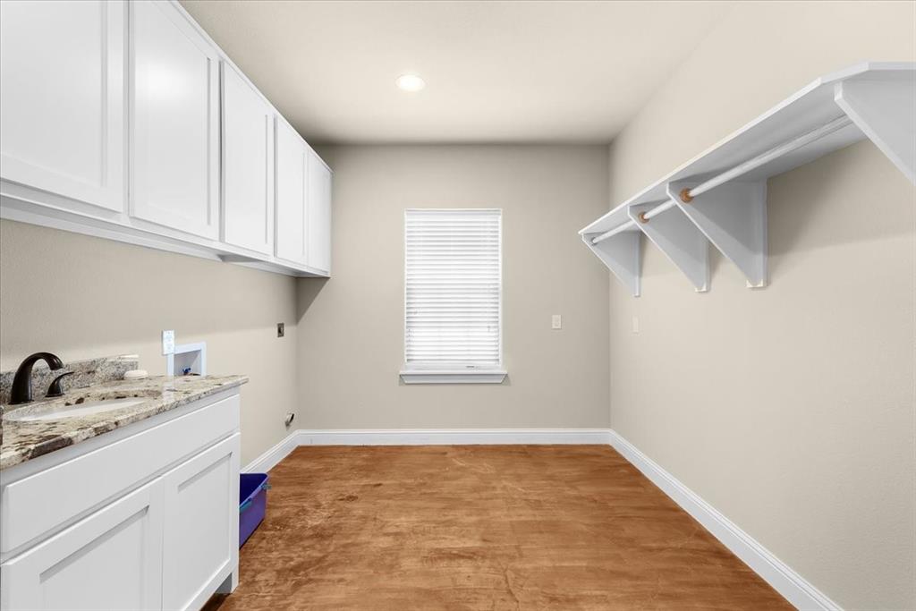 Weatherford, Texas, 76088, United States, 4 Bedrooms Bedrooms, ,3 BathroomsBathrooms,Residential,For Sale,1974322