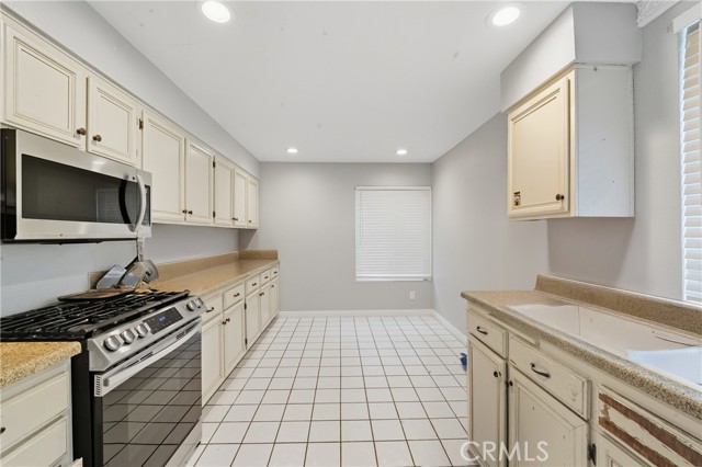 Moreno Valley, California, 92557, United States, 4 Bedrooms Bedrooms, ,3 BathroomsBathrooms,Residential,For Sale,1978485