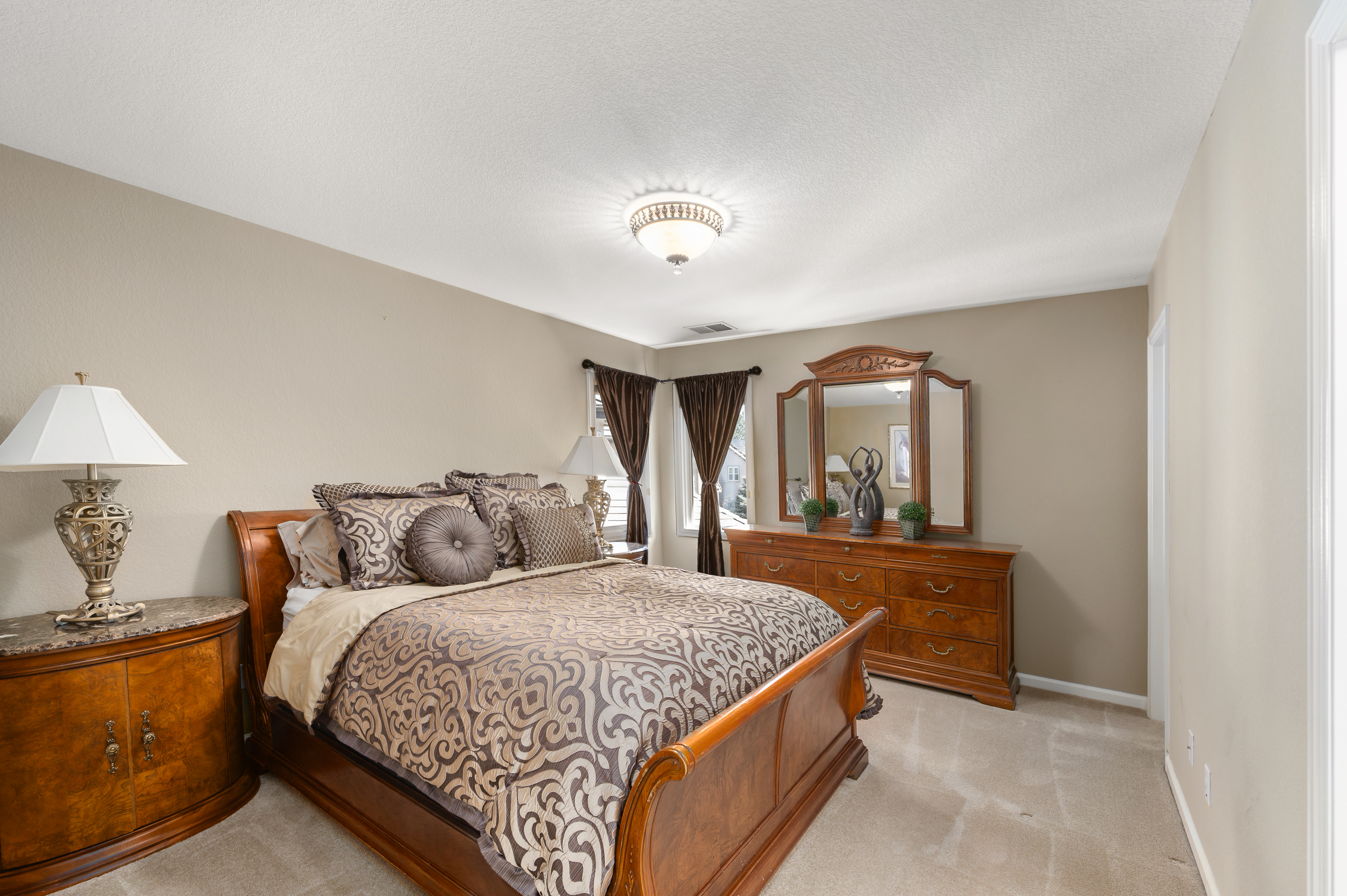  Luxury And Elegance Greet You At Every Turn In This Beautiful Home - 物件實景