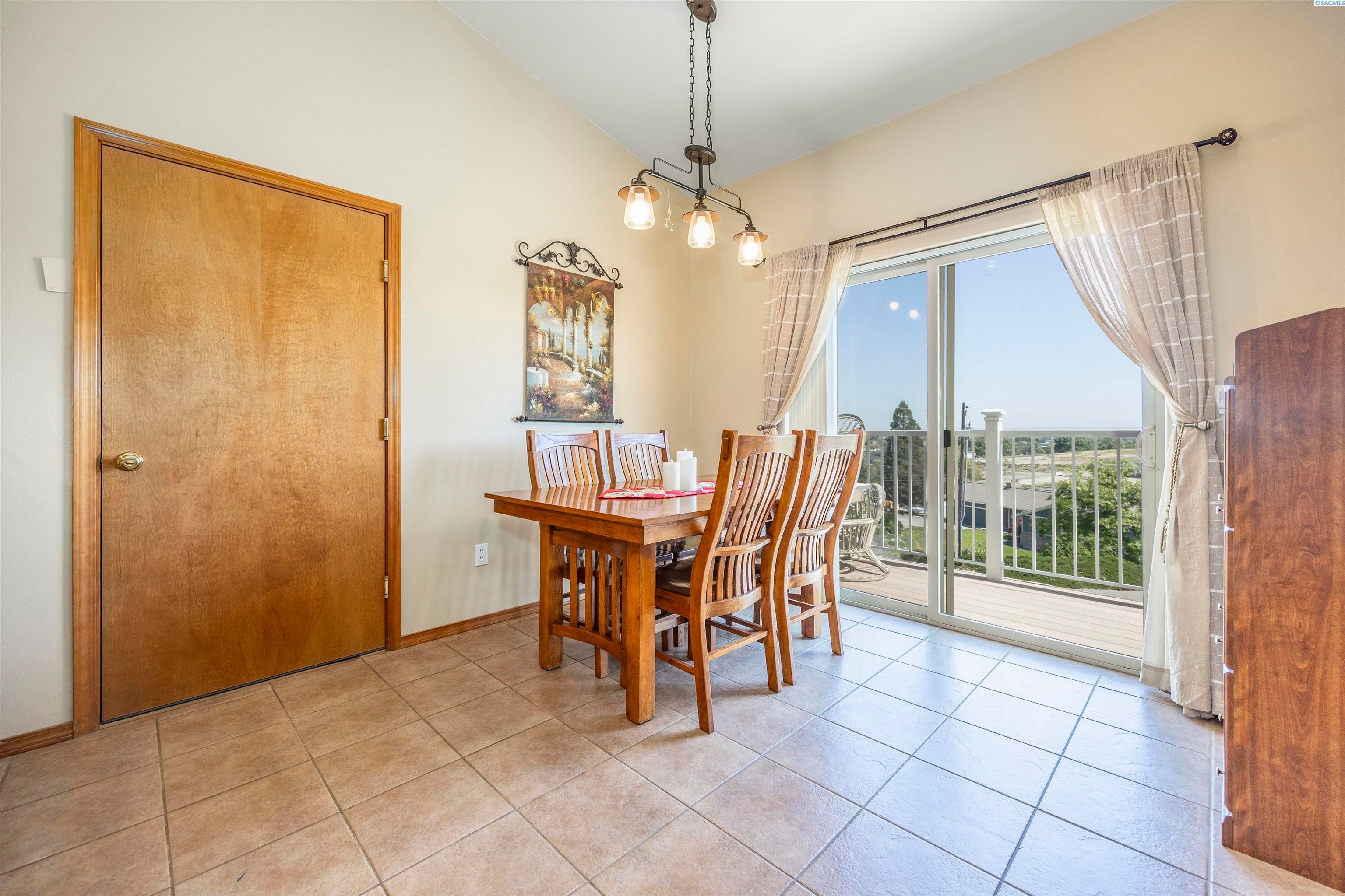 Kennewick, Washington, 99337, United States, 4 Bedrooms Bedrooms, ,3 BathroomsBathrooms,Residential,For Sale,1860973