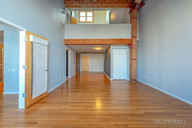 Chicago, Illinois, 60616, United States, 3 Bedrooms Bedrooms, ,2 BathroomsBathrooms,Residential,For Sale,1881294