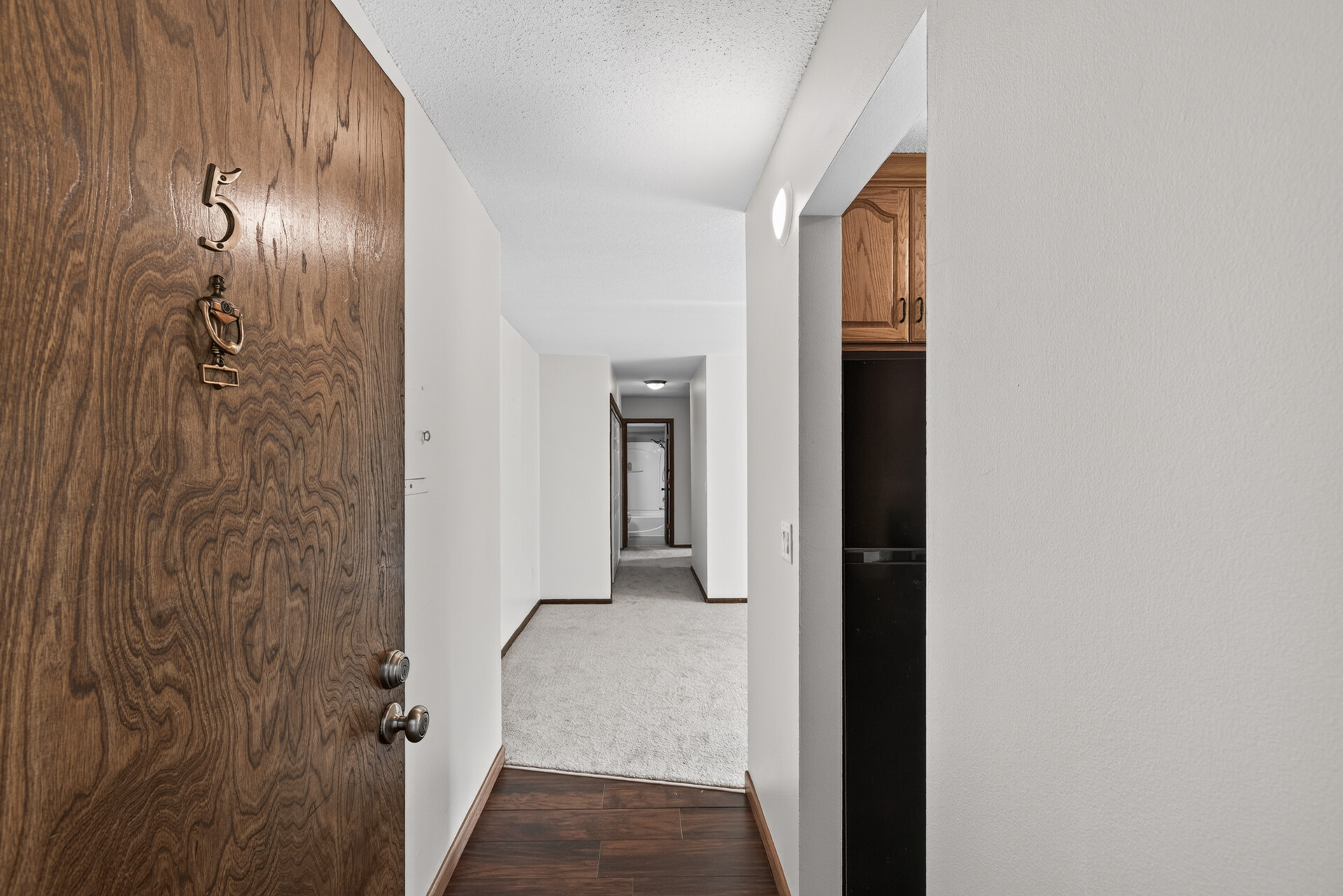  Bright Updated Condo Near Downtown Hopkins - 物件實景