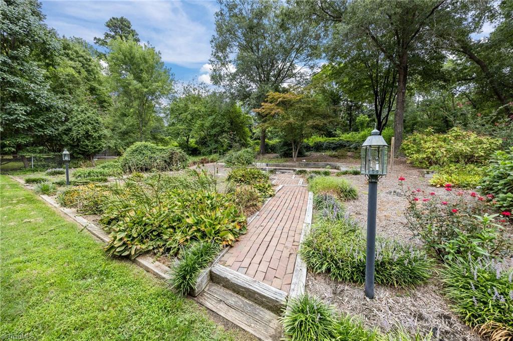 High Point, North Carolina, 27262, United States, 5 Bedrooms Bedrooms, ,4 BathroomsBathrooms,Residential,For Sale,1925566