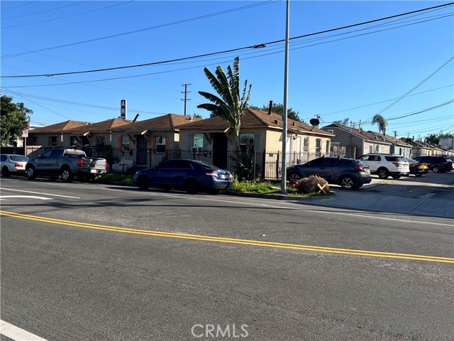 Los Angeles, California, 90047, United States, 8 Bedrooms Bedrooms, ,Residential,For Sale,1865127