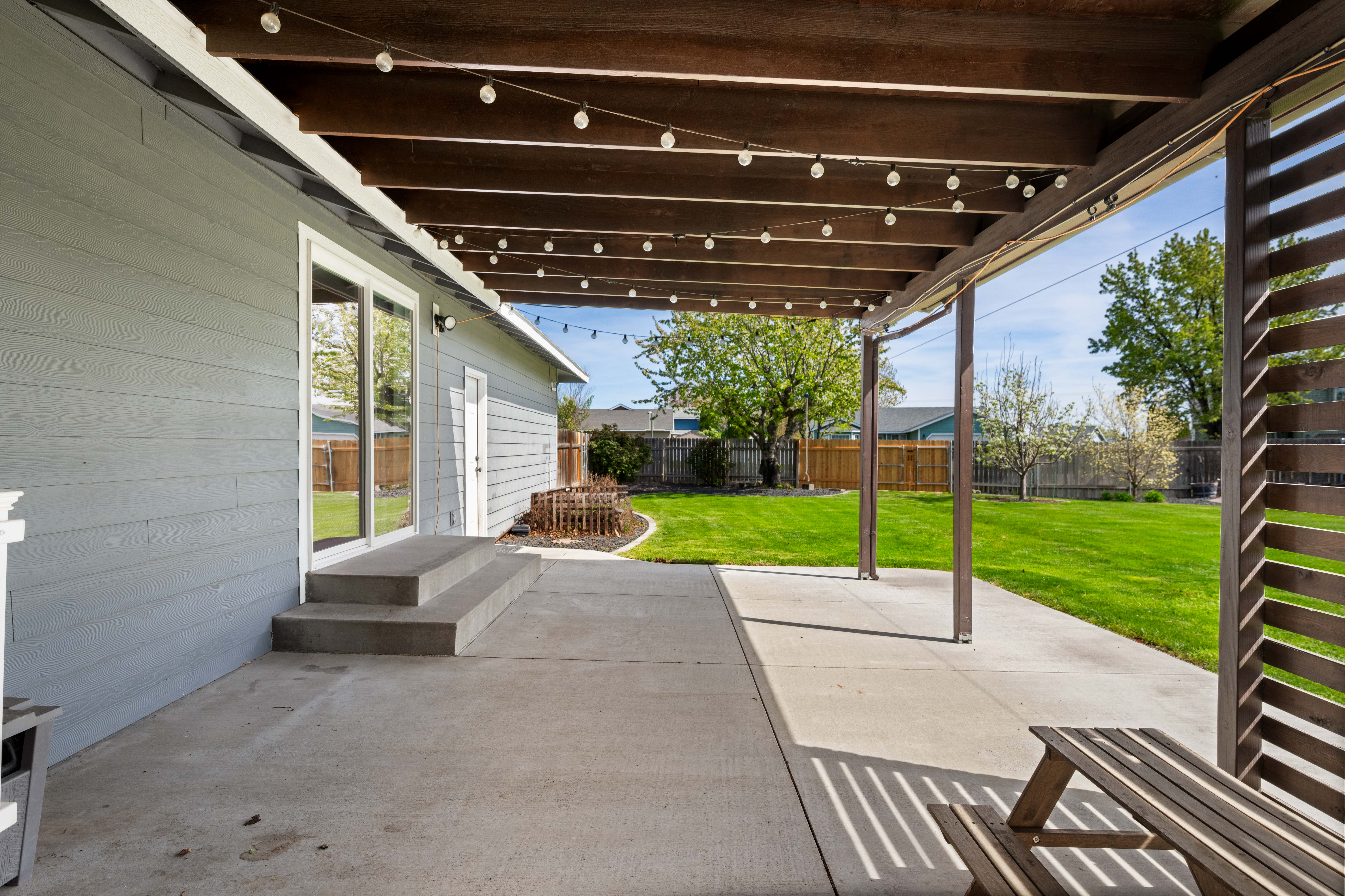  Beautifully Maintained Tri-Level Home - 物件實景