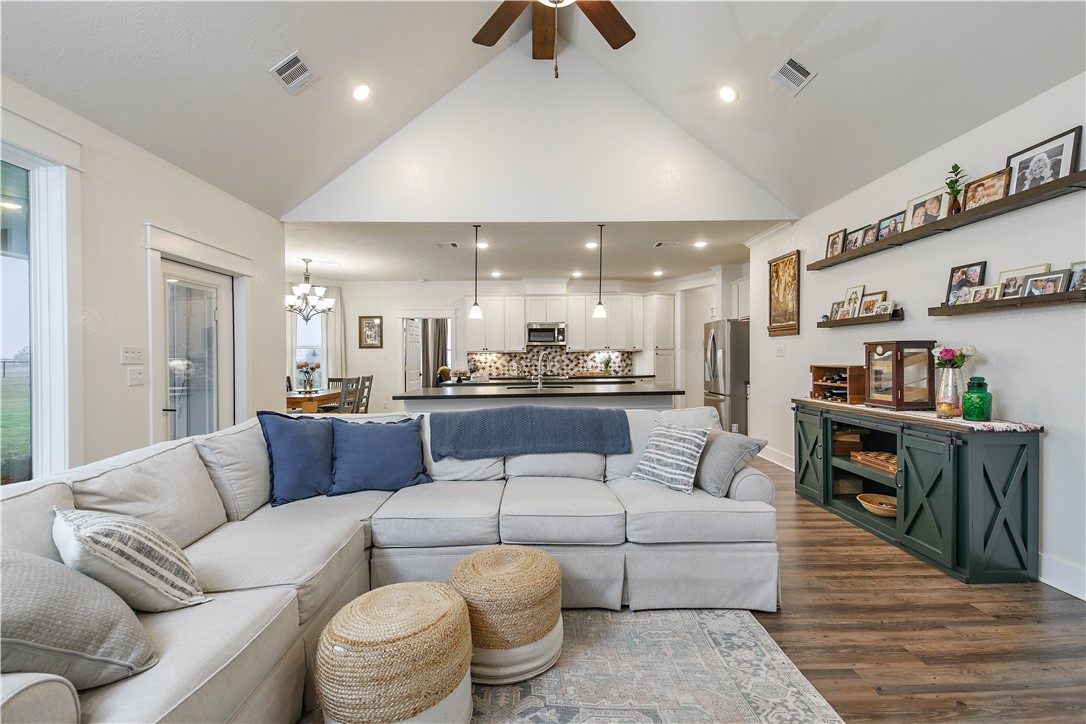 Iola, Texas, 77861-4460, United States, 3 Bedrooms Bedrooms, ,2 BathroomsBathrooms,Residential,For Sale,2000073