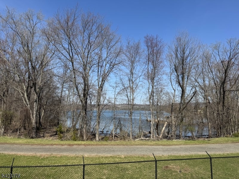 Wayne Twp., New Jersey, 07470, United States, 3 Bedrooms Bedrooms, ,3 BathroomsBathrooms,Residential,For Sale,2037003
