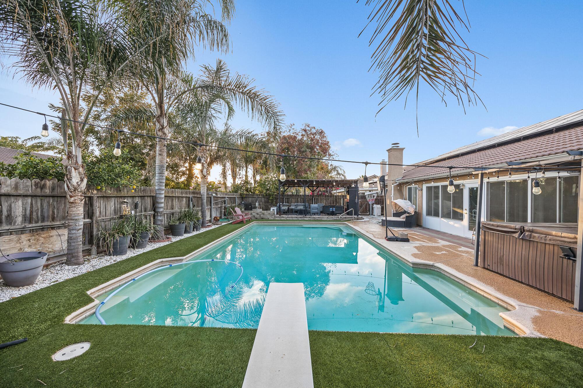 Hanford, California, 93230, United States, 4 Bedrooms Bedrooms, ,3 BathroomsBathrooms,Residential,For Sale,1985647