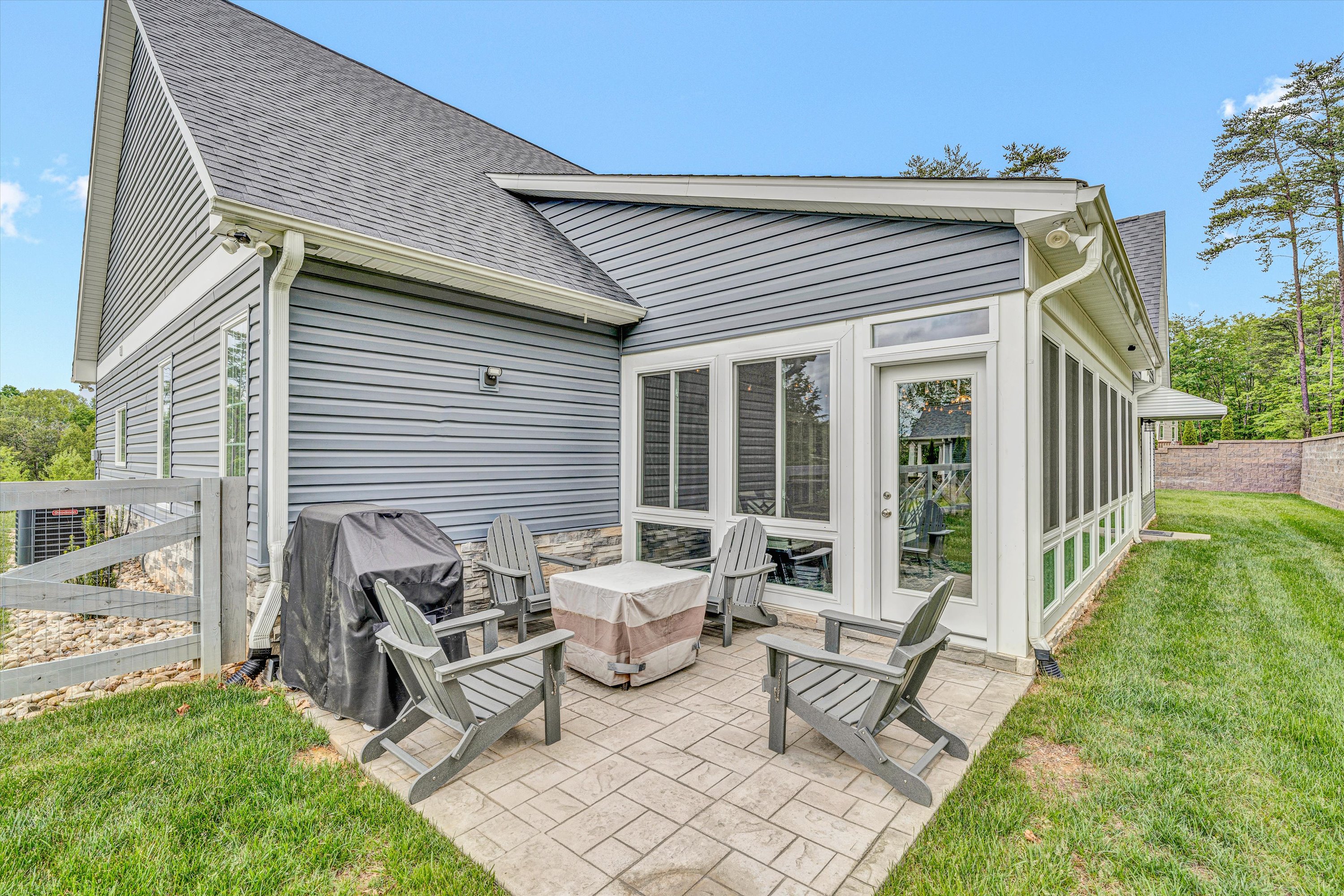 Blue Ridge, Virginia, 24064, United States, 4 Bedrooms Bedrooms, ,3 BathroomsBathrooms,Residential,For Sale,1930042
