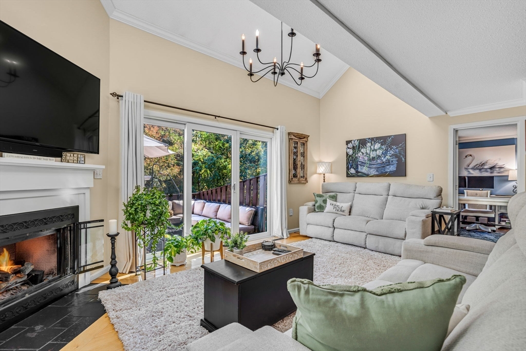 Franklin, Massachusetts, 02038, United States, 2 Bedrooms Bedrooms, ,Residential,For Sale,1984622