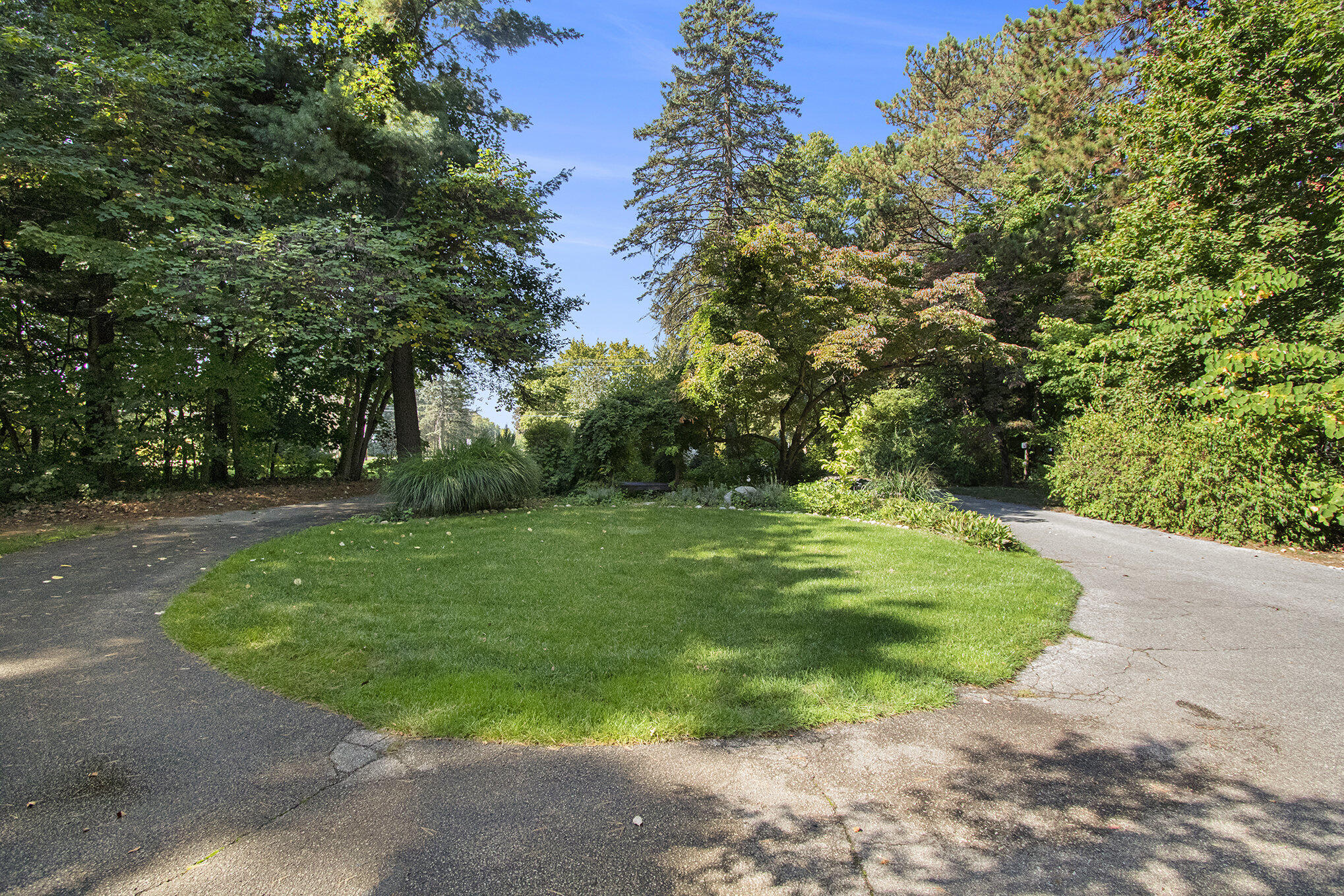 St. Joseph, Michigan, 49085, United States, 5 Bedrooms Bedrooms, ,4 BathroomsBathrooms,Residential,For Sale,1960550