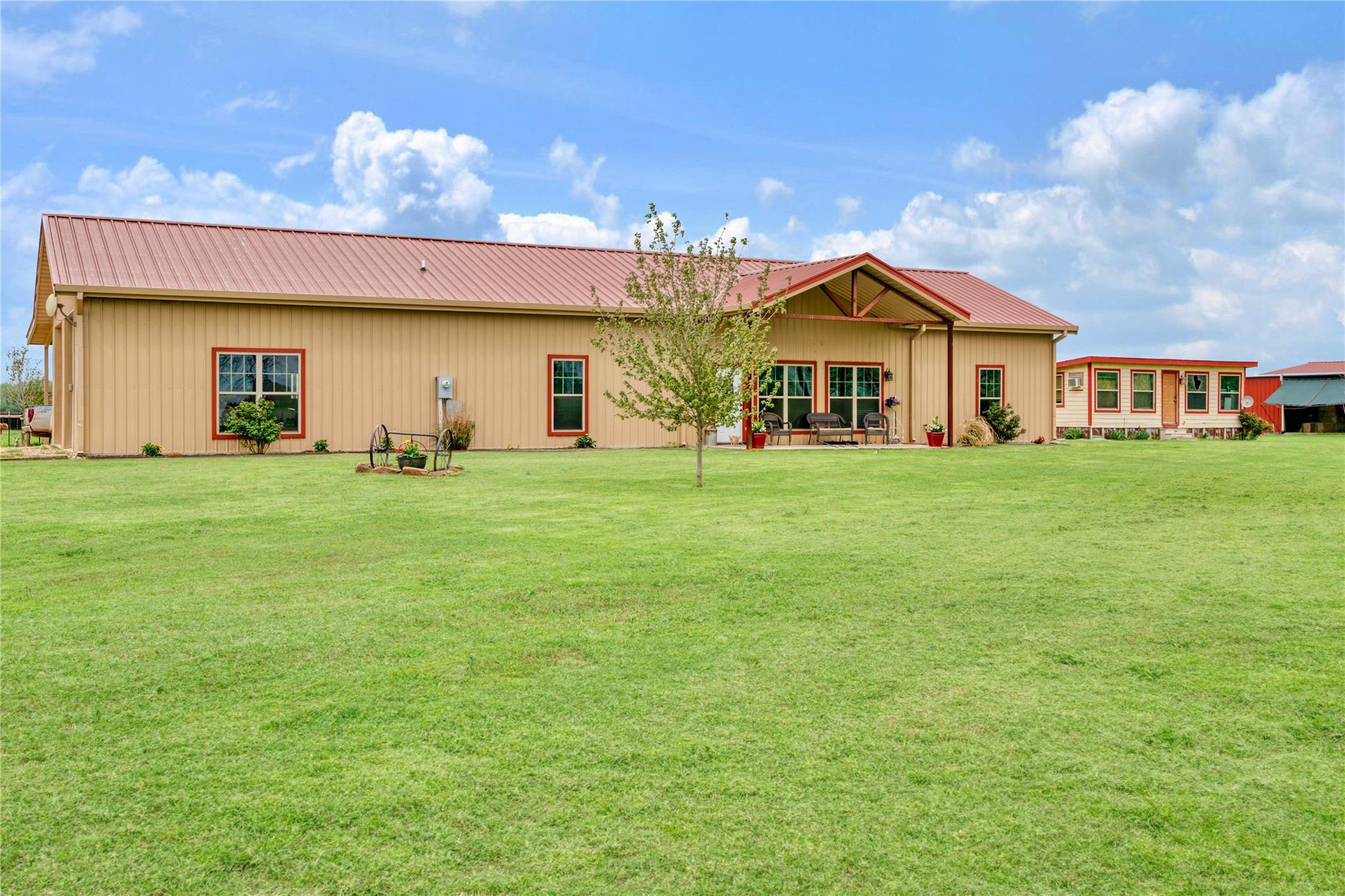 Honey Grove, Texas, 75446, United States, 3 Bedrooms Bedrooms, ,3 BathroomsBathrooms,Residential,For Sale,1937107