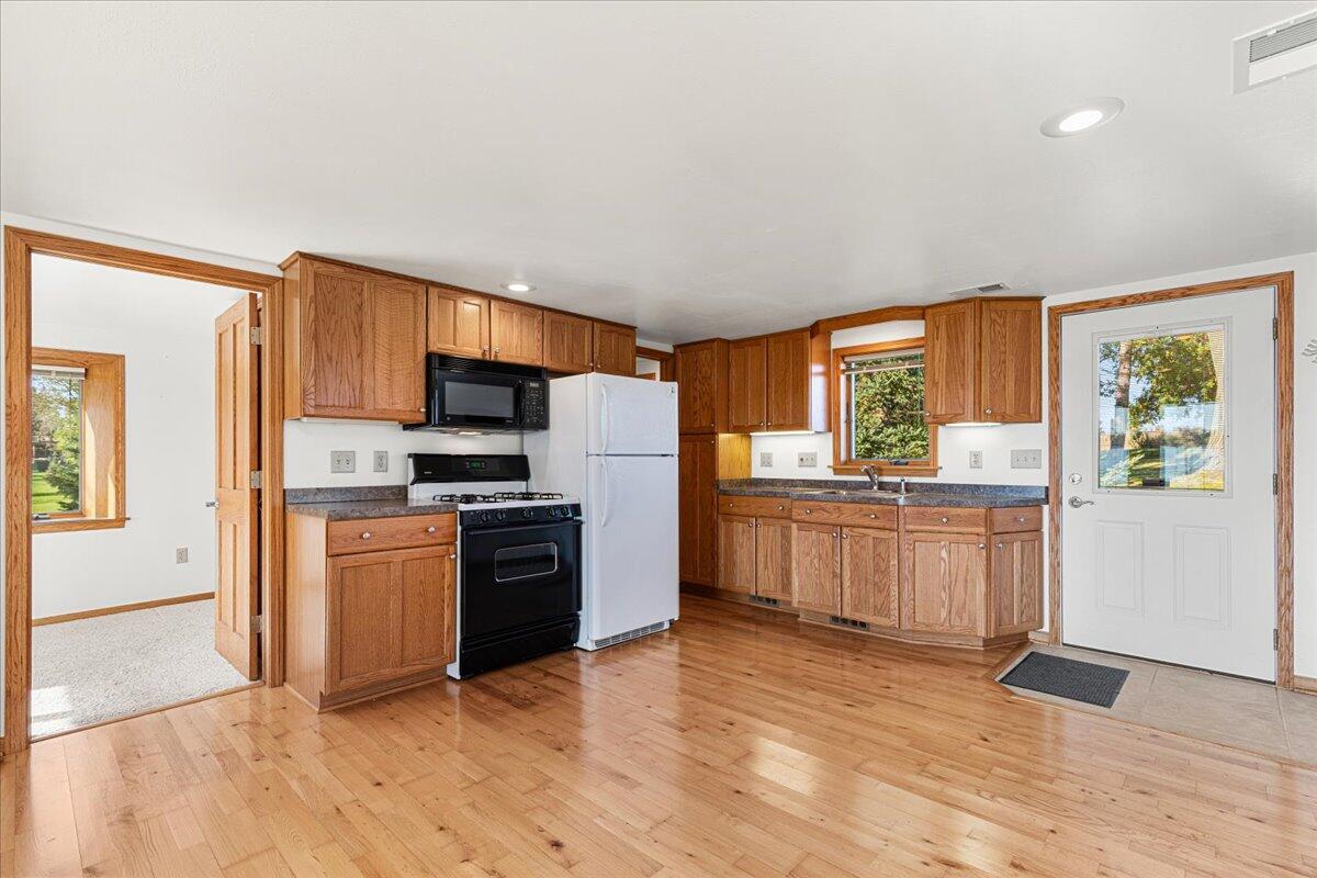 Osceola, Wisconsin, 53010, United States, 1 Bedroom Bedrooms, ,1 BathroomBathrooms,Residential,For Sale,1962522