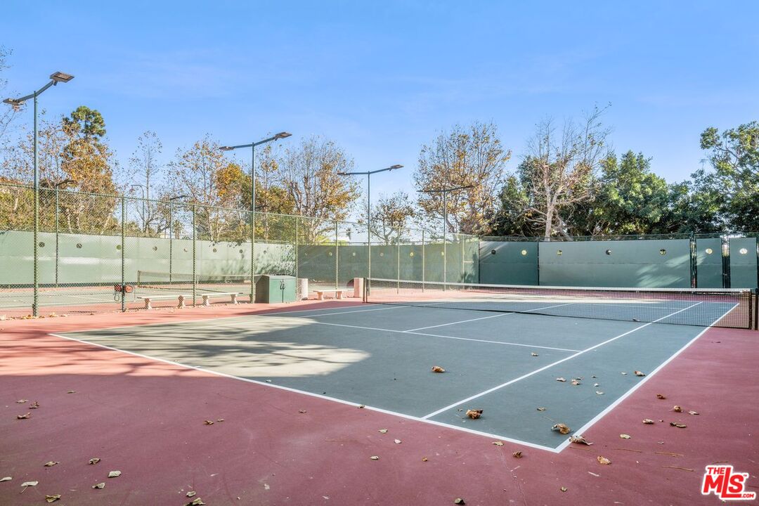 Los Angeles, California, 90067, United States, 3 Bedrooms Bedrooms, ,5 BathroomsBathrooms,Residential,For Sale,1924921