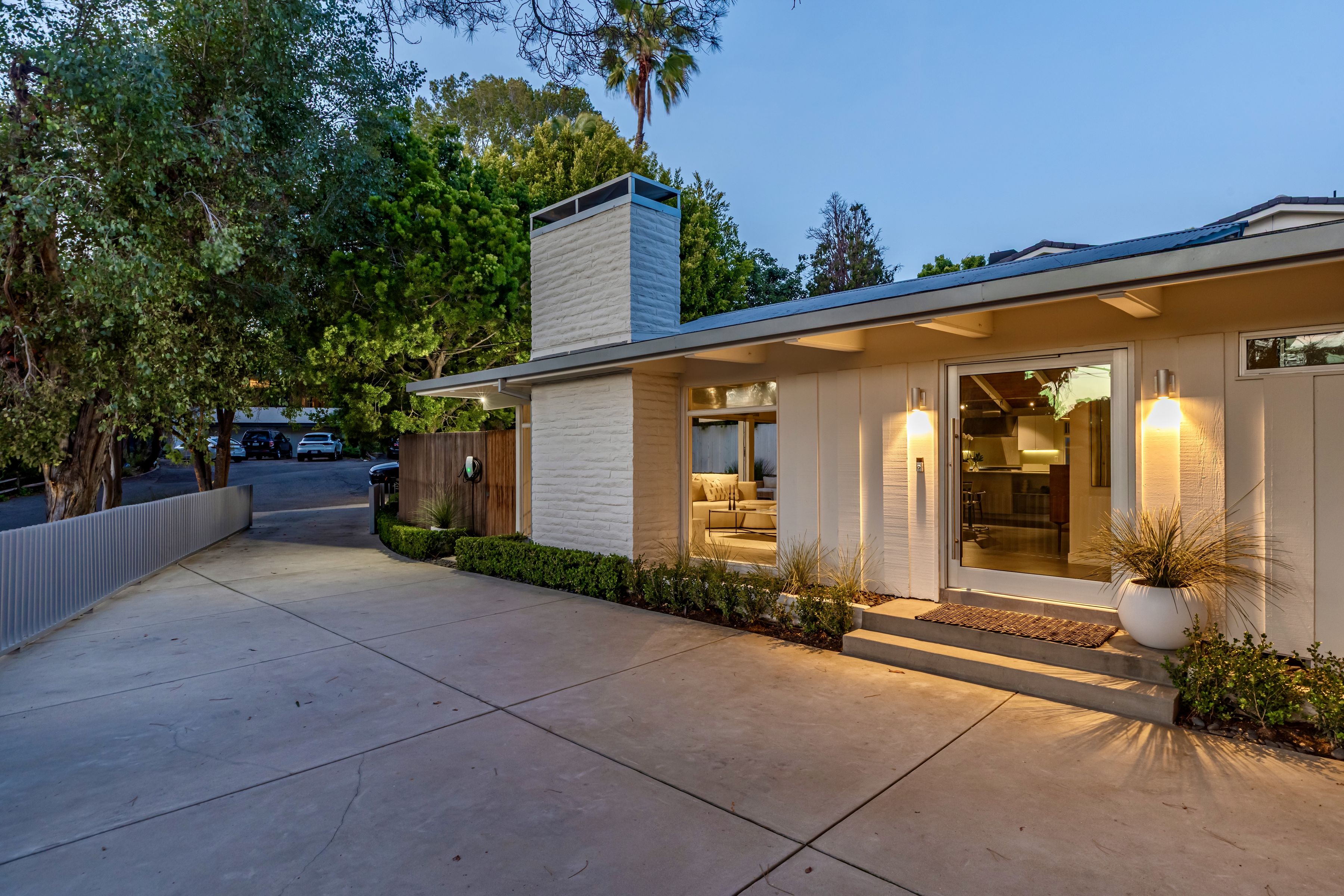  586 Lorna Lane - 物件實景