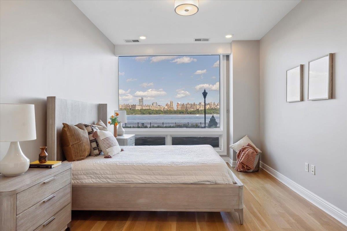 Edgewater, New Jersey, 07020, United States, 2 Bedrooms Bedrooms, ,2 BathroomsBathrooms,Residential,For Sale,1995934