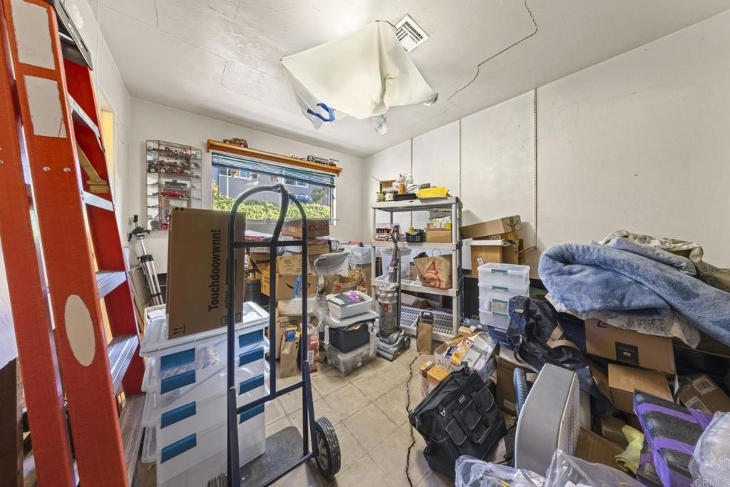 Santee, California, 92071, United States, 3 Bedrooms Bedrooms, ,3 BathroomsBathrooms,Residential,For Sale,1990944