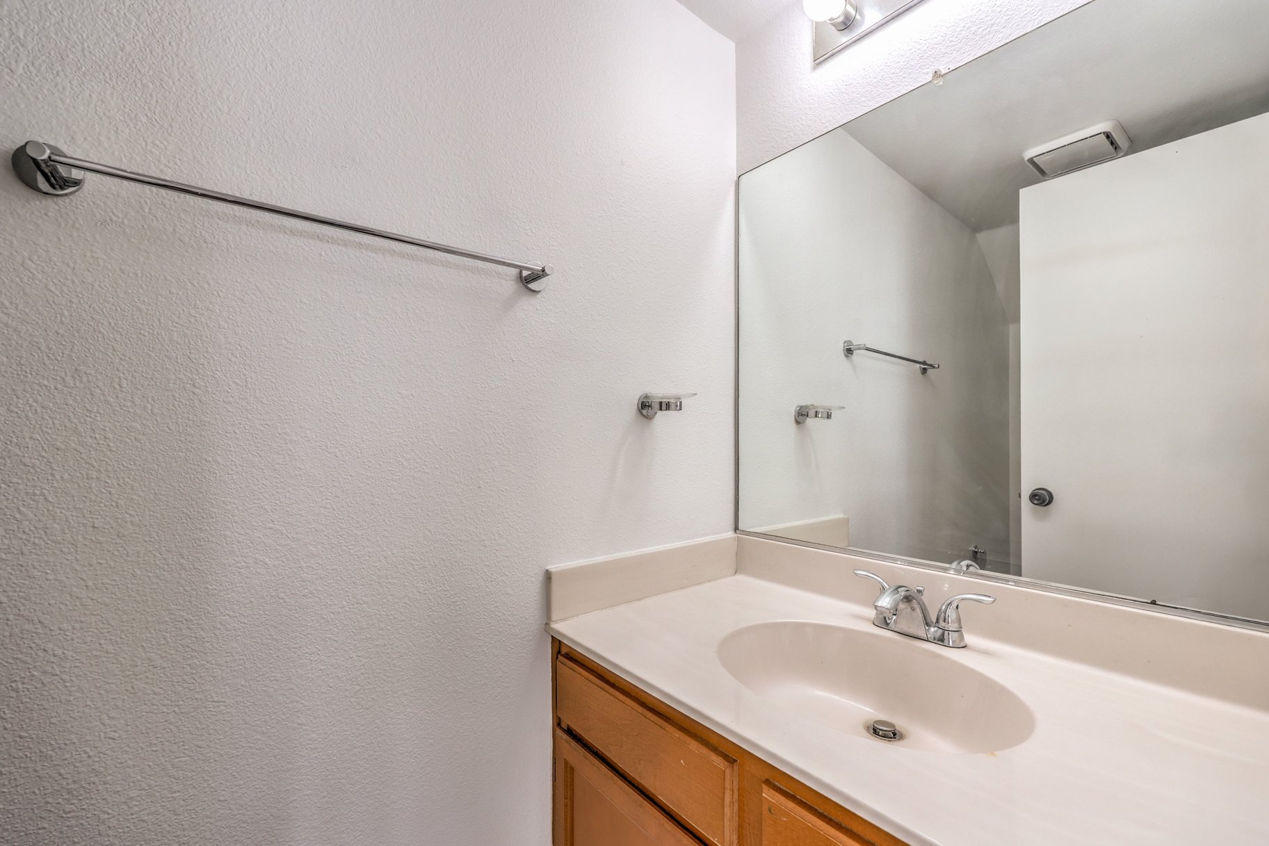 Fresh, Spacious & Move-In Ready — Green Valley Home on an Oversized Lot - 物件實景
