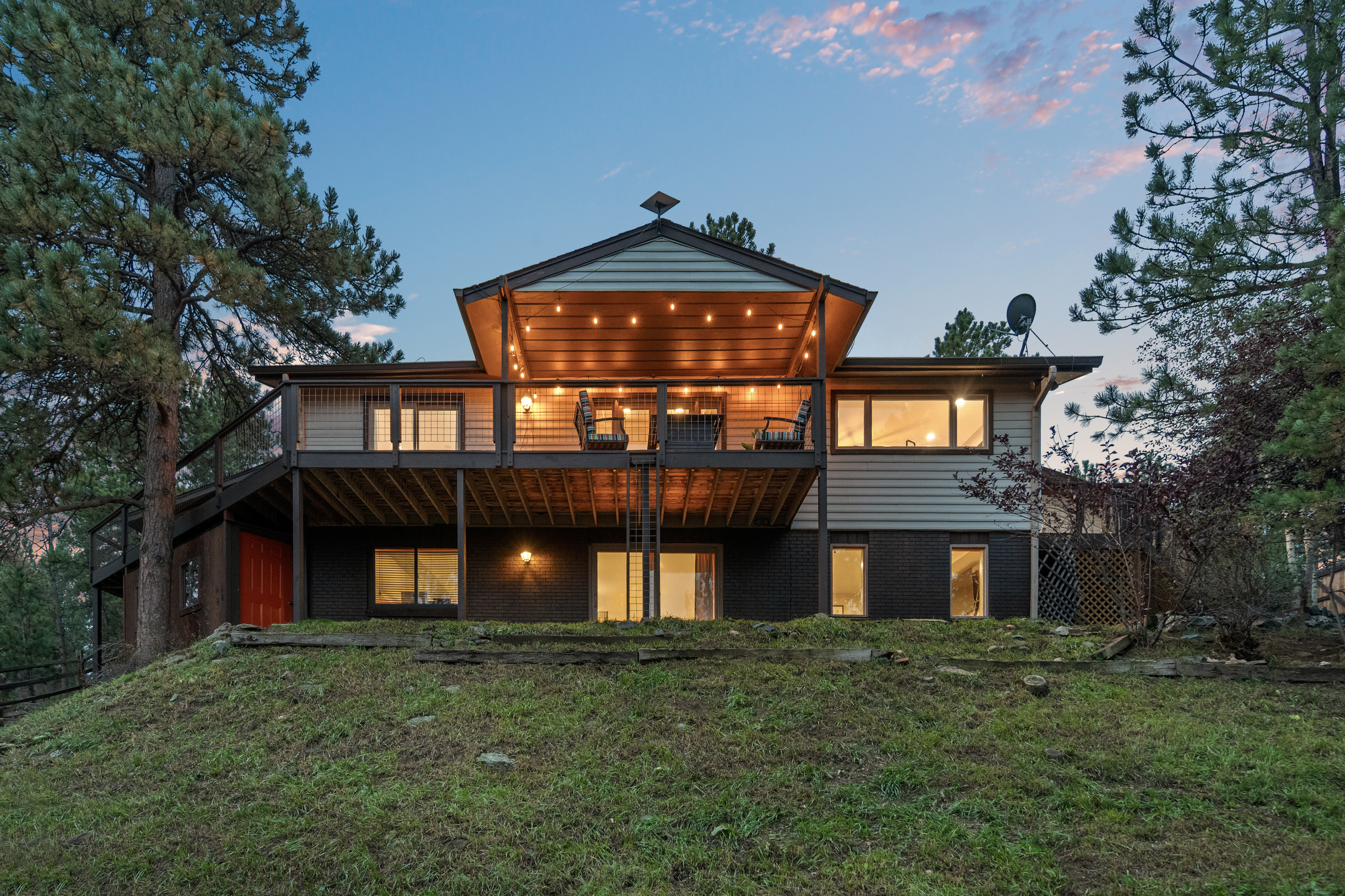  Meticulously Renovated Home in Hiwan with Sophisticated Take on Mountain Living - 物件實景