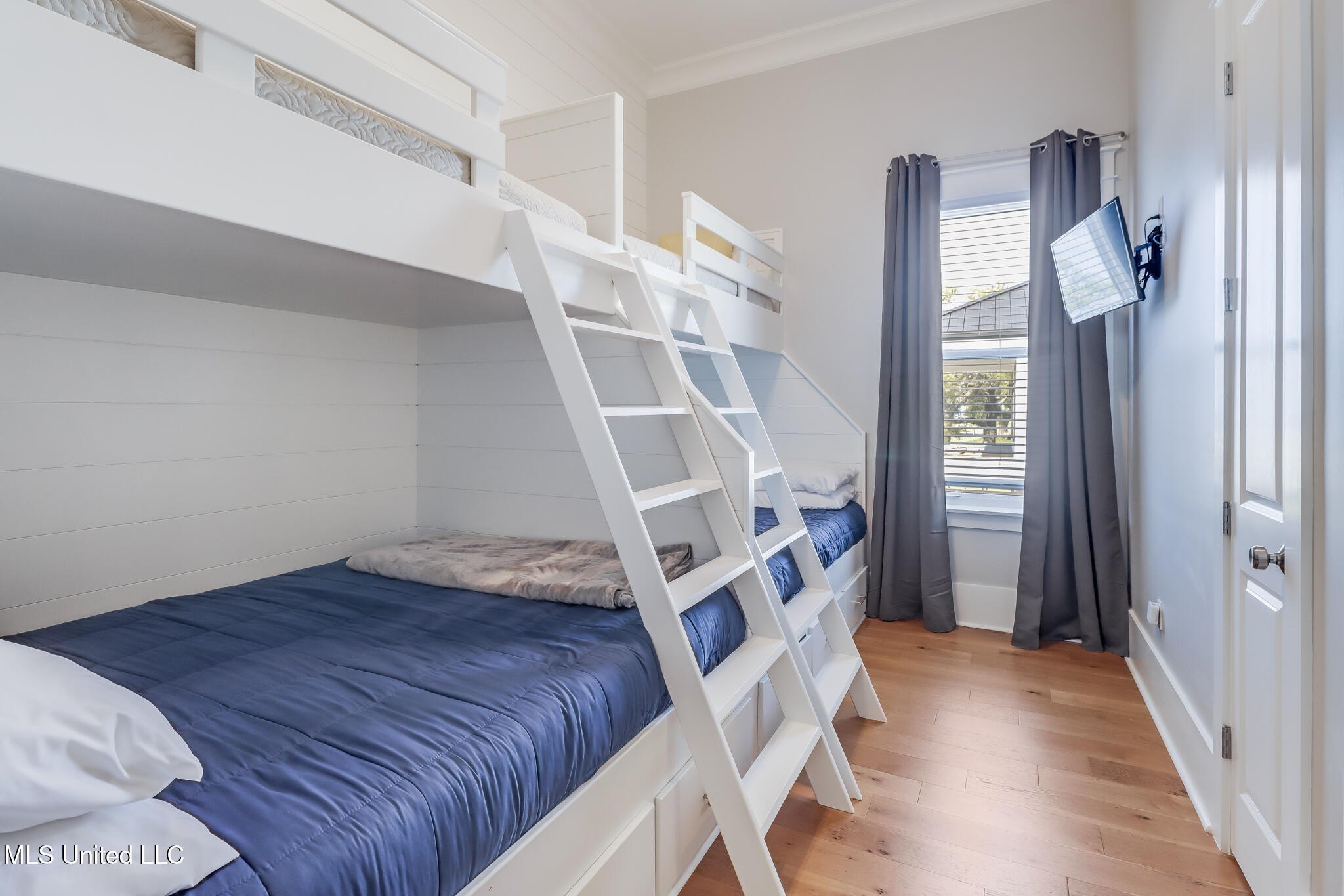 Gulfport, Mississippi, 39501, United States, 5 Bedrooms Bedrooms, ,4 BathroomsBathrooms,Residential,For Sale,1983145