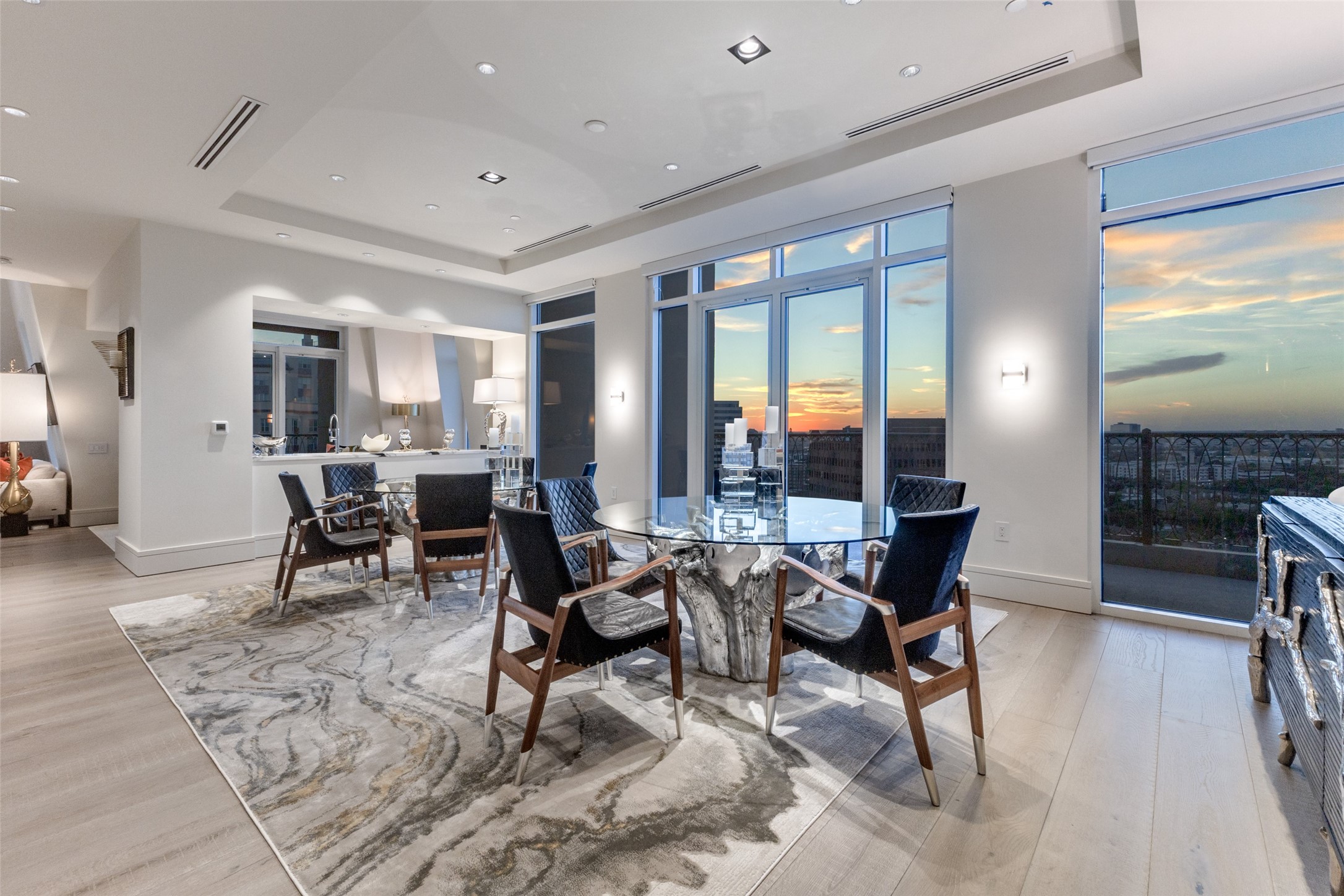 Dallas, Texas, 75219, United States, 3 Bedrooms Bedrooms, ,4 BathroomsBathrooms,Residential,For Sale,1993502