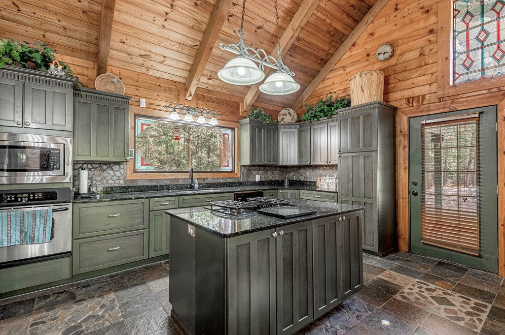 Nacogdoches, Texas, 75964, United States, 3 Bedrooms Bedrooms, ,2 BathroomsBathrooms,Residential,For Sale,1753235