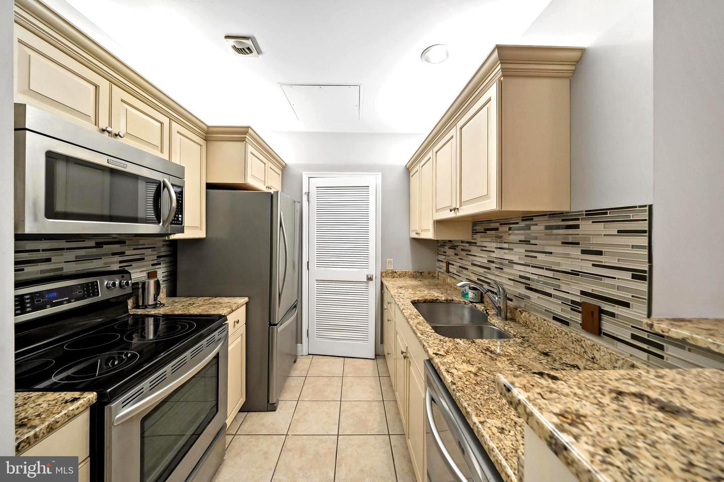 Philadelphia, Pennsylvania, 19103, United States, 2 Bedrooms Bedrooms, ,2 BathroomsBathrooms,Residential,For Sale,1901854