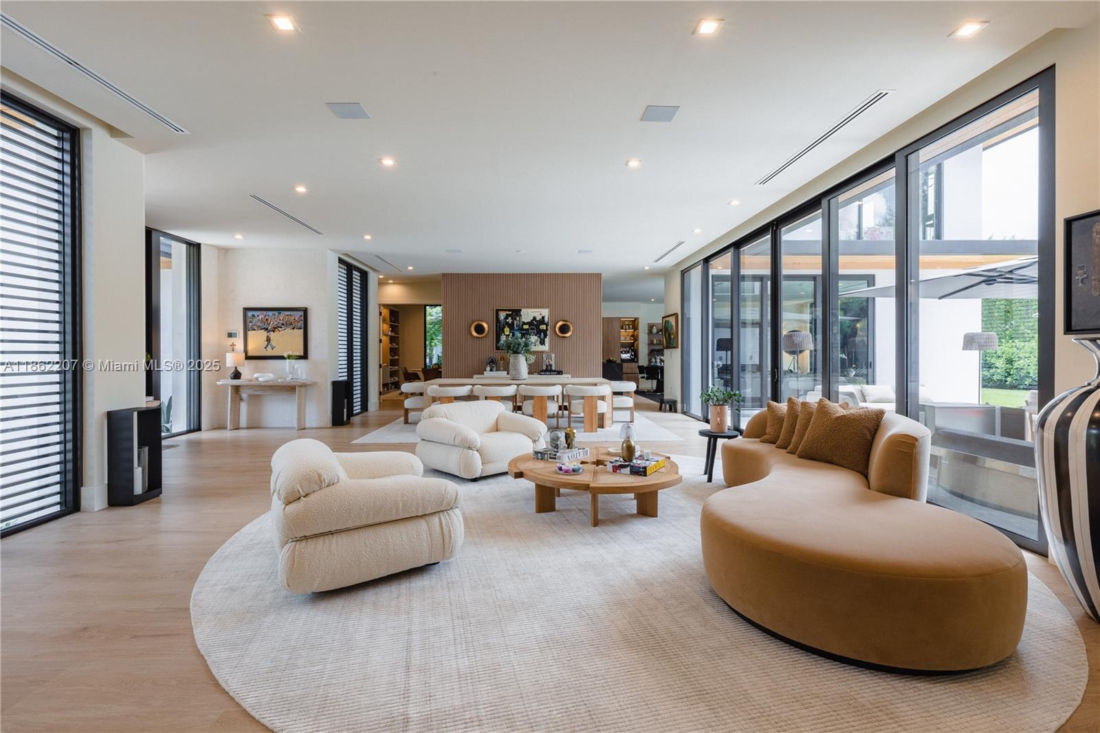 South Miami, Florida, 33143, United States, 6 Bedrooms Bedrooms, ,7 BathroomsBathrooms,Residential,For Sale,1925819