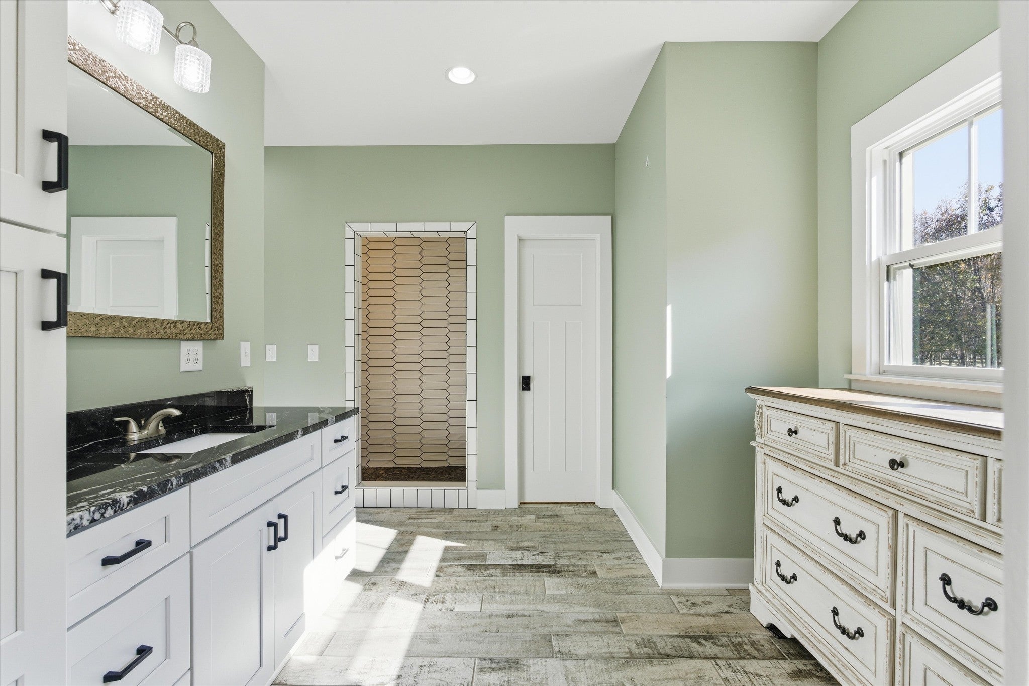 McMinnville, Tennessee, 37110, United States, 3 Bedrooms Bedrooms, ,2 BathroomsBathrooms,Residential,For Sale,2006562