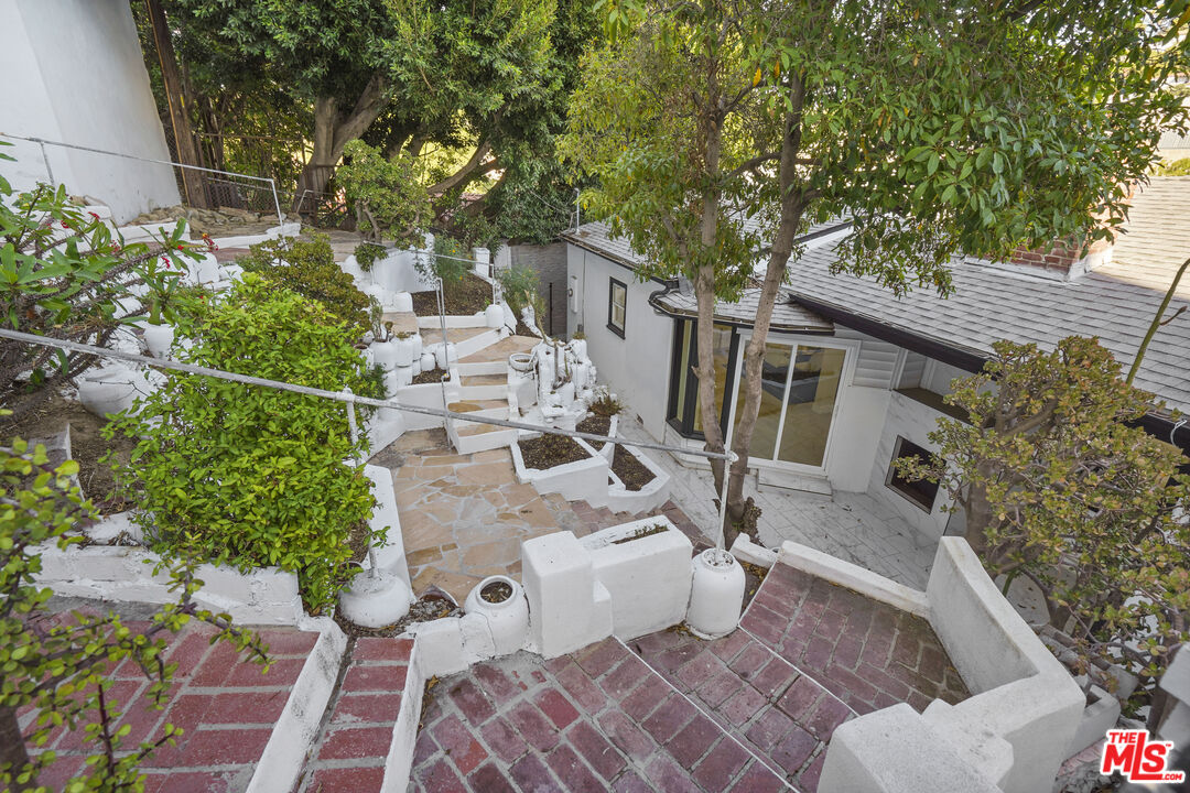 Los Angeles, California, 90068, United States, 5 Bedrooms Bedrooms, ,4 BathroomsBathrooms,Residential,For Sale,1892047