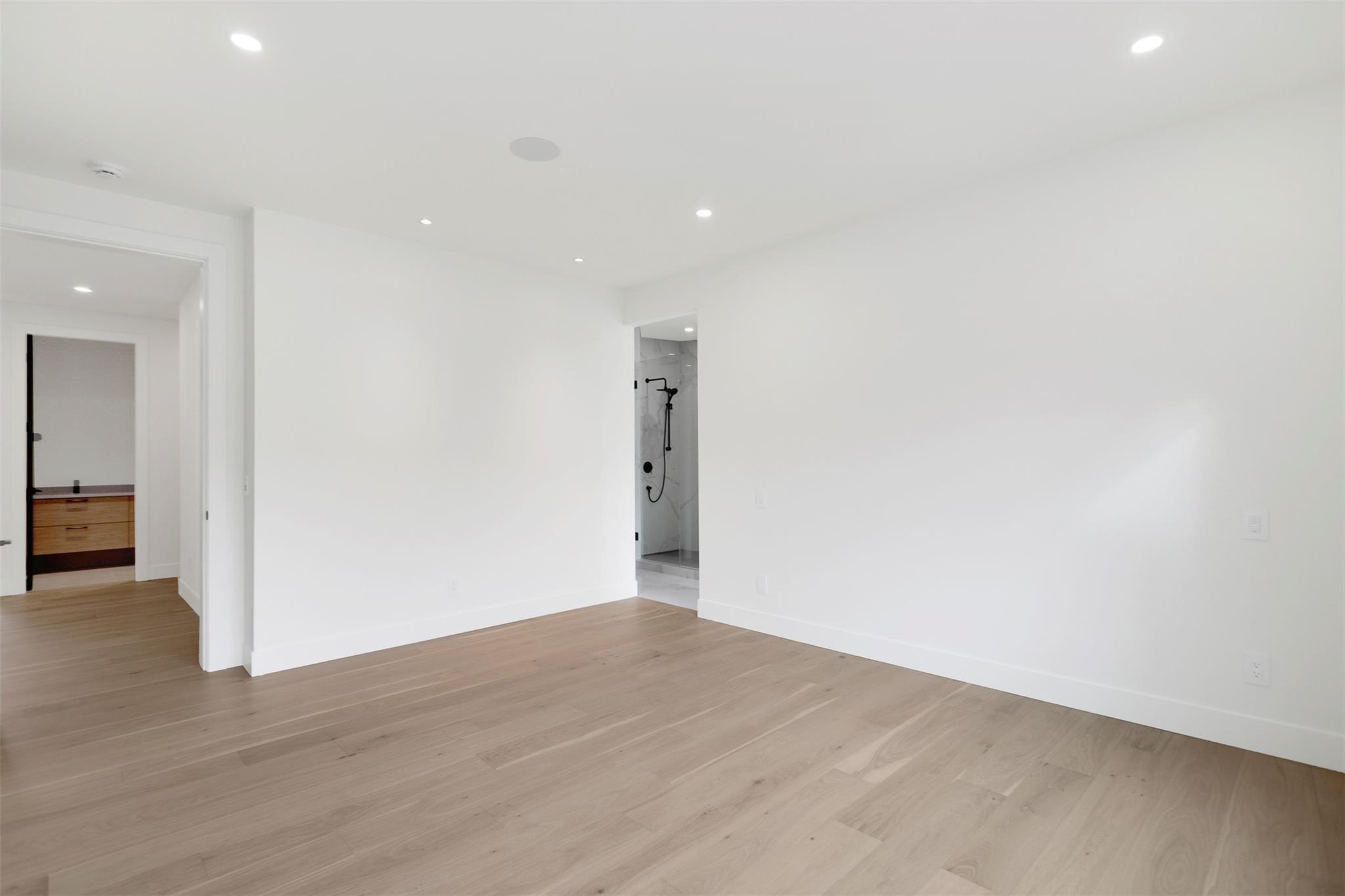 KELOWNA, British Columbia, V1W 0C4, CA, 5 Bedrooms Bedrooms, ,4 BathroomsBathrooms,Residential,For Sale,1960562