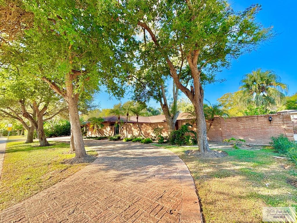 Brownsville, Texas, 78521, United States, 4 Bedrooms Bedrooms, ,4 BathroomsBathrooms,Residential,For Sale,1991275