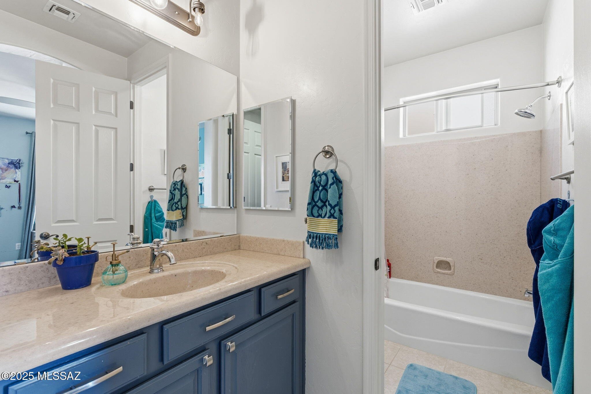 Tucson, Arizona, 85718, United States, 4 Bedrooms Bedrooms, ,4 BathroomsBathrooms,Residential,For Sale,1988951