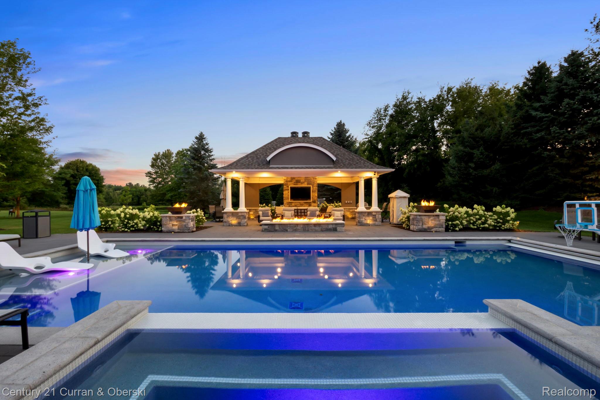 South Lyon, Michigan, 48178, United States, 6 Bedrooms Bedrooms, ,8 BathroomsBathrooms,Residential,For Sale,1976277