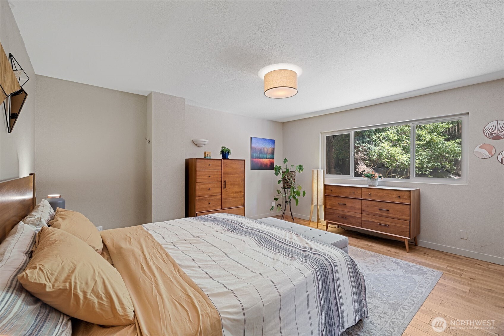 Seattle, Washington, 98117, United States, 4 Bedrooms Bedrooms, ,2 BathroomsBathrooms,Residential,For Sale,1846513