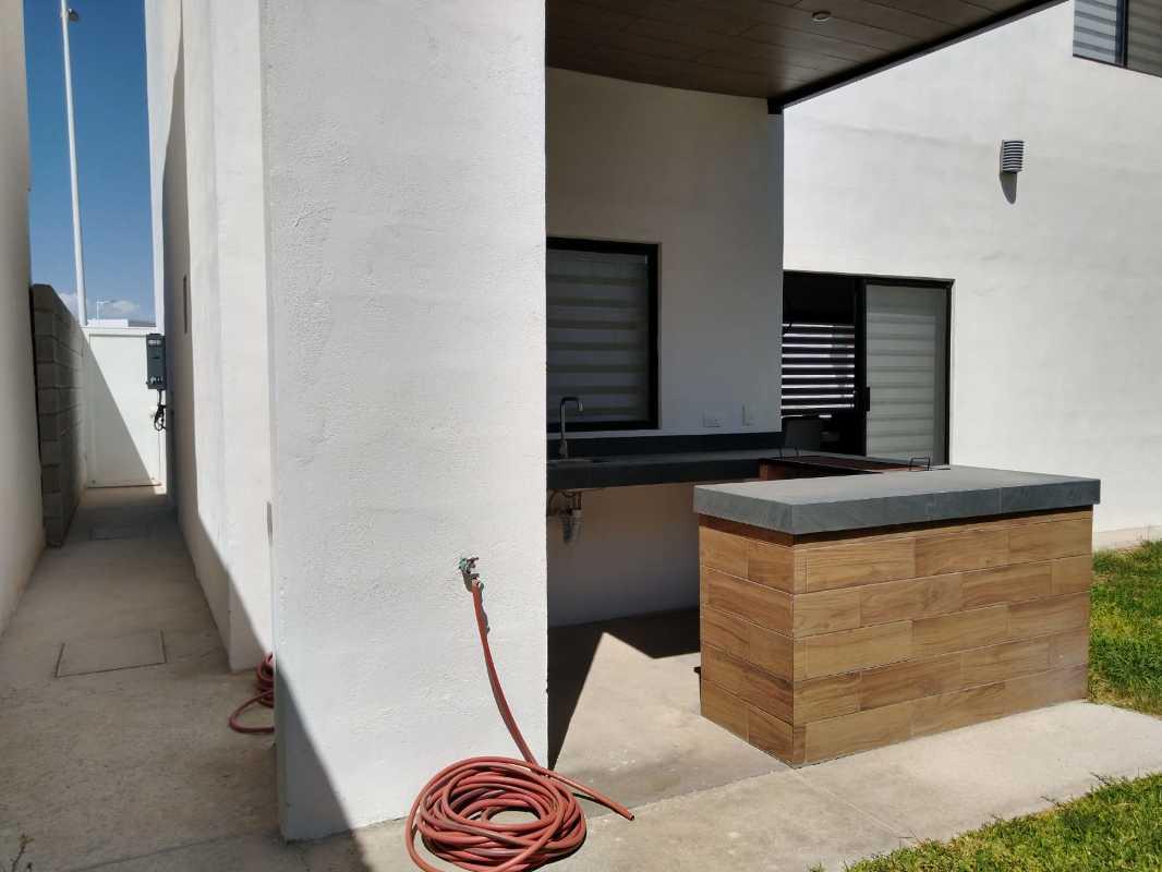 EUCALIPTOS, Gómez Palacio, Durango, 35049, Mexico, 4 Bedrooms Bedrooms, ,2 BathroomsBathrooms,Residential,For Sale,EUCALIPTOS,1234321