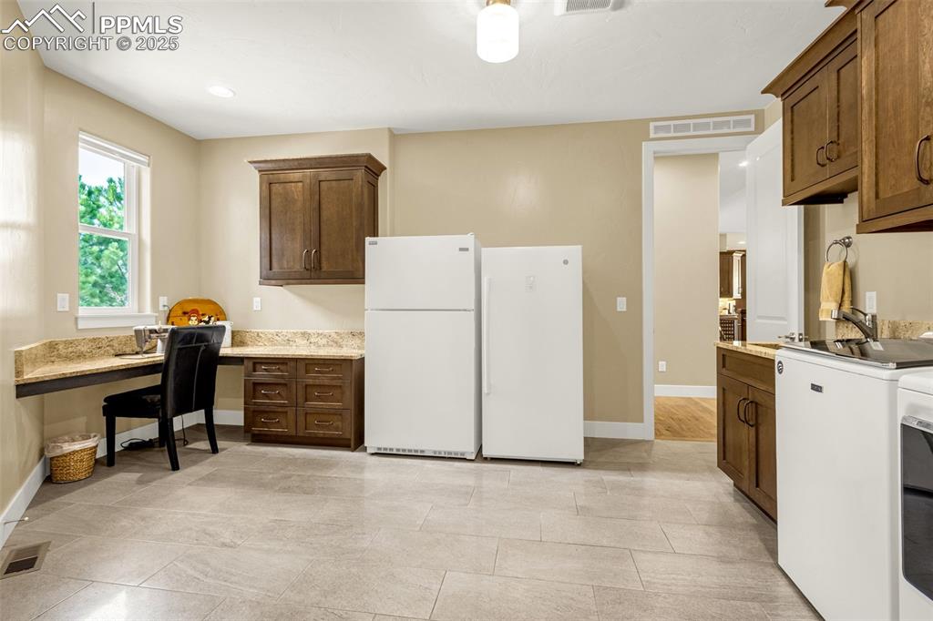 Monument, Colorado, 80132, United States, 5 Bedrooms Bedrooms, ,3 BathroomsBathrooms,Residential,For Sale,1949773