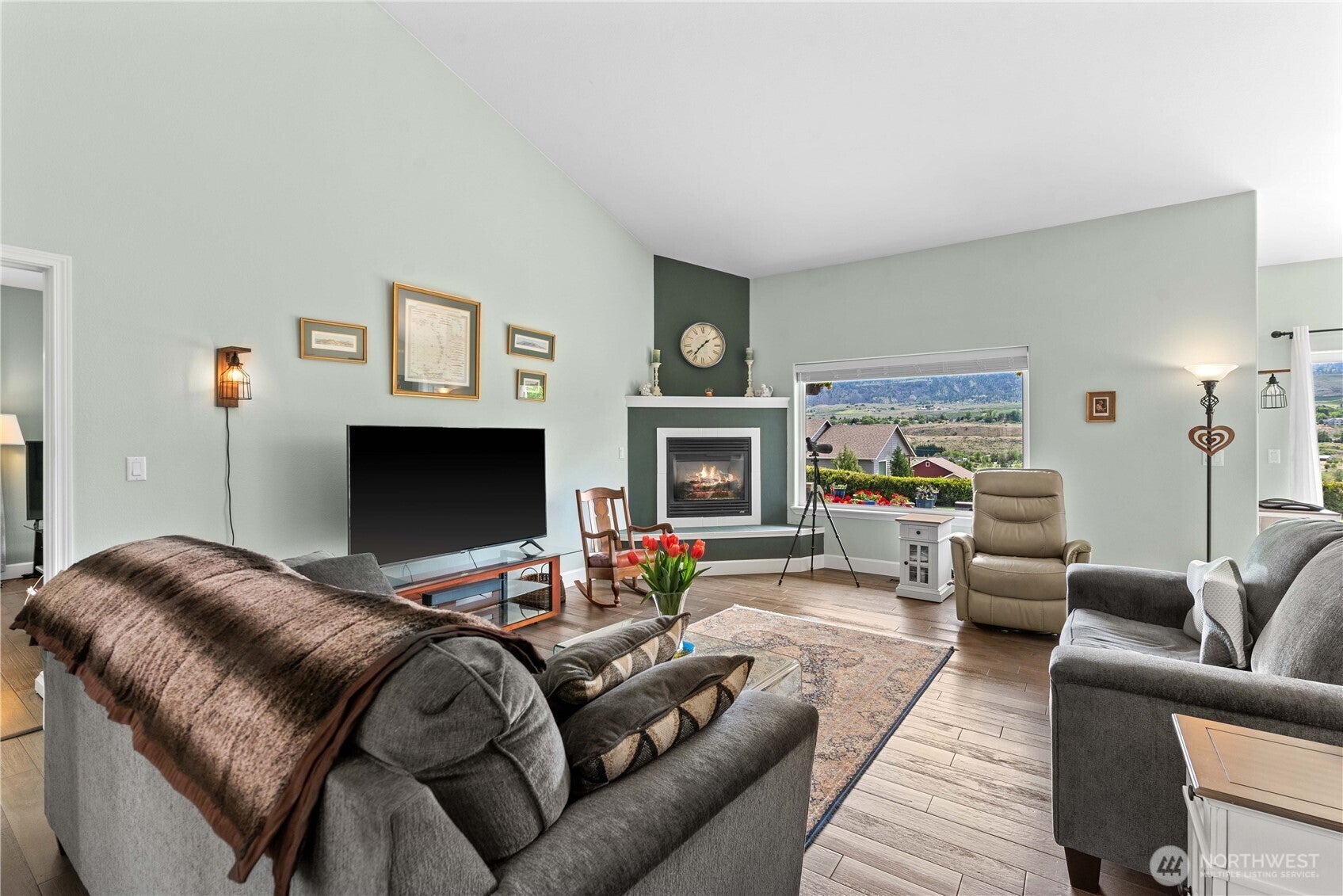 East Wenatchee, Washington, 98802, United States, 3 Bedrooms Bedrooms, ,1 BathroomBathrooms,Residential,For Sale,1818032
