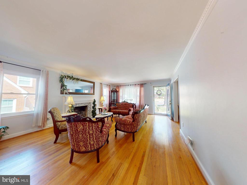 Silver Spring, Maryland, 20902, United States, 3 Bedrooms Bedrooms, ,3 BathroomsBathrooms,Residential,For Sale,1931688