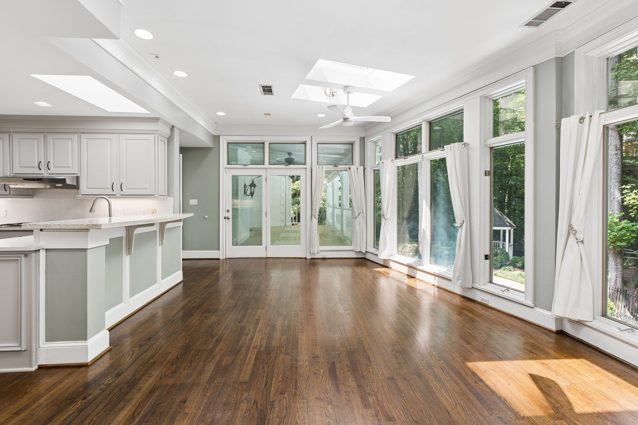  Beautiful Sandy Springs Home Offers Exceptional Space and Flexible Living - 物件實景