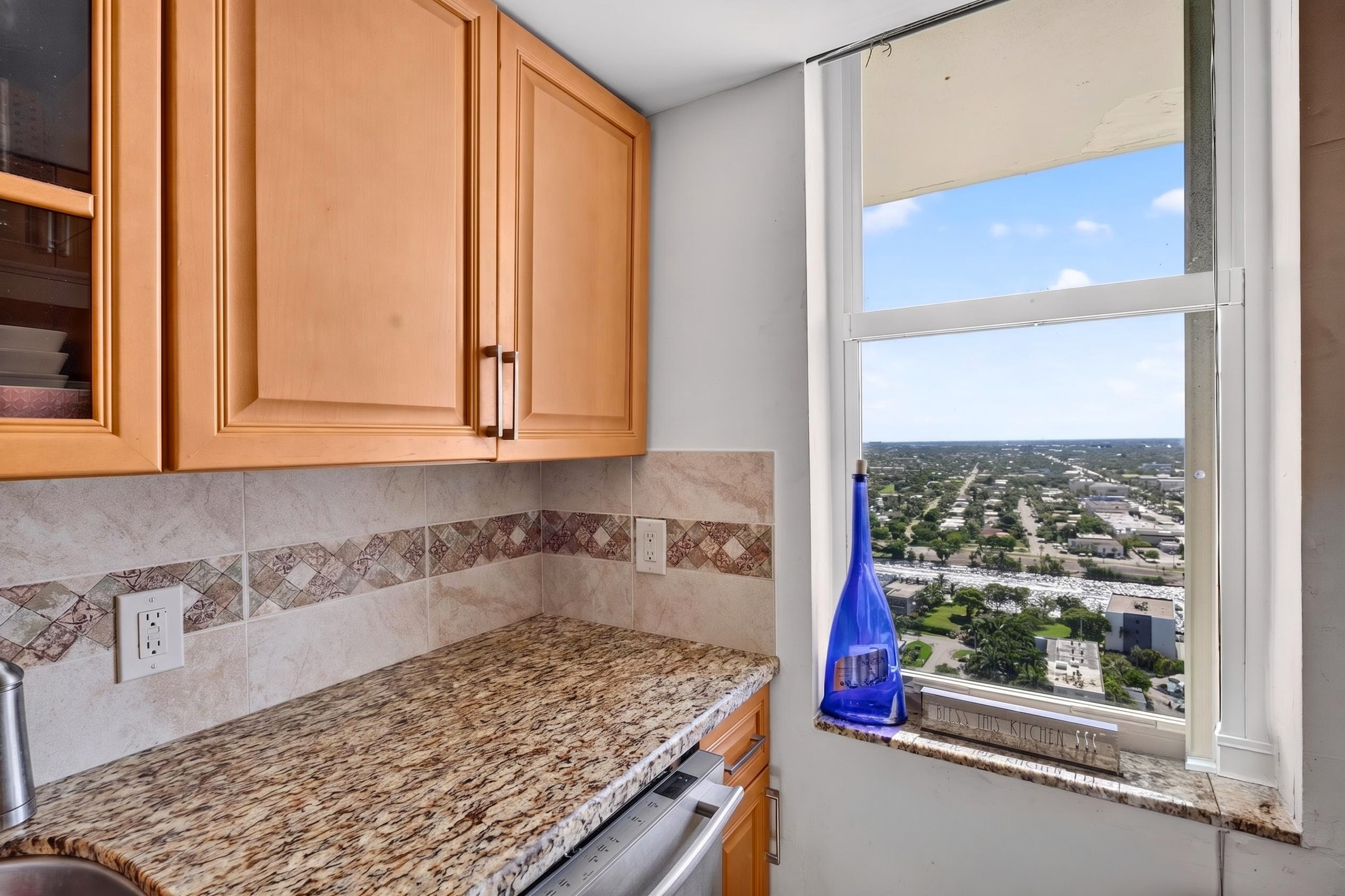  111 Briny Avenue, Pompano Beach, FL, 33062 - 物件實景