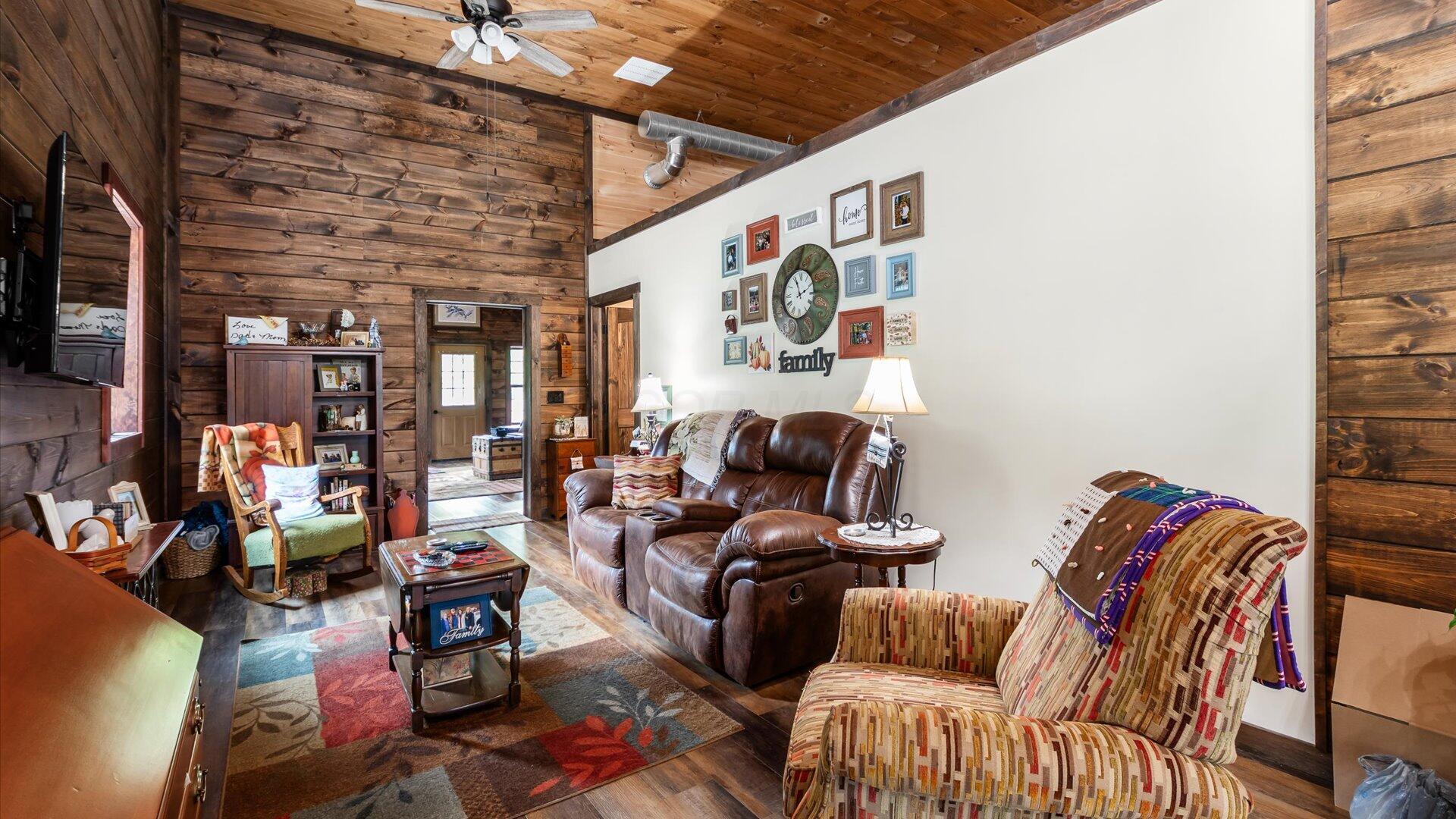 Frazeysburg, Ohio, 43822, United States, 3 Bedrooms Bedrooms, ,2 BathroomsBathrooms,Residential,For Sale,1942173