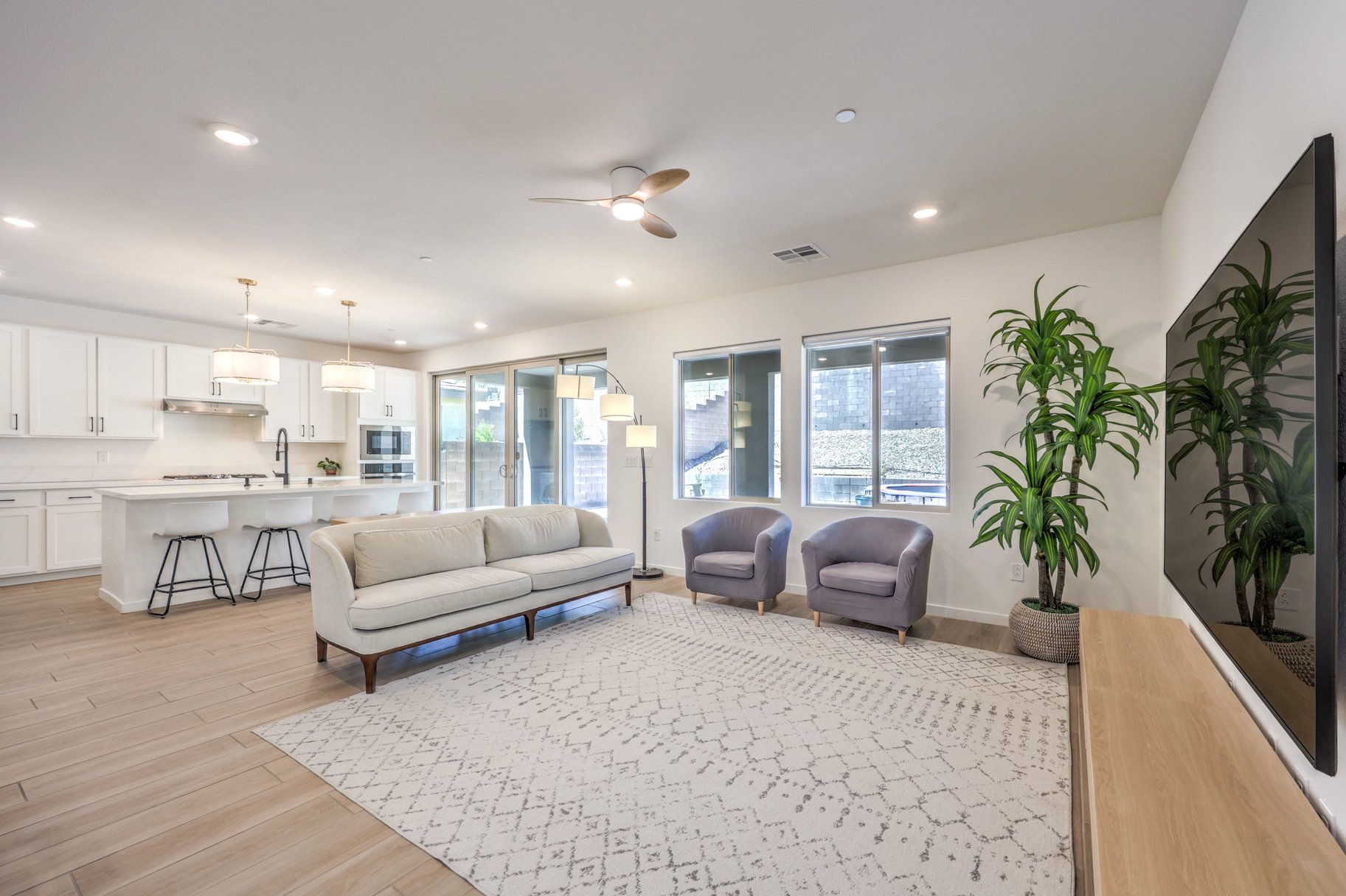  Beautifully Upgraded 2-Story Home in a Gated Community in Summerlin West - 物件實景