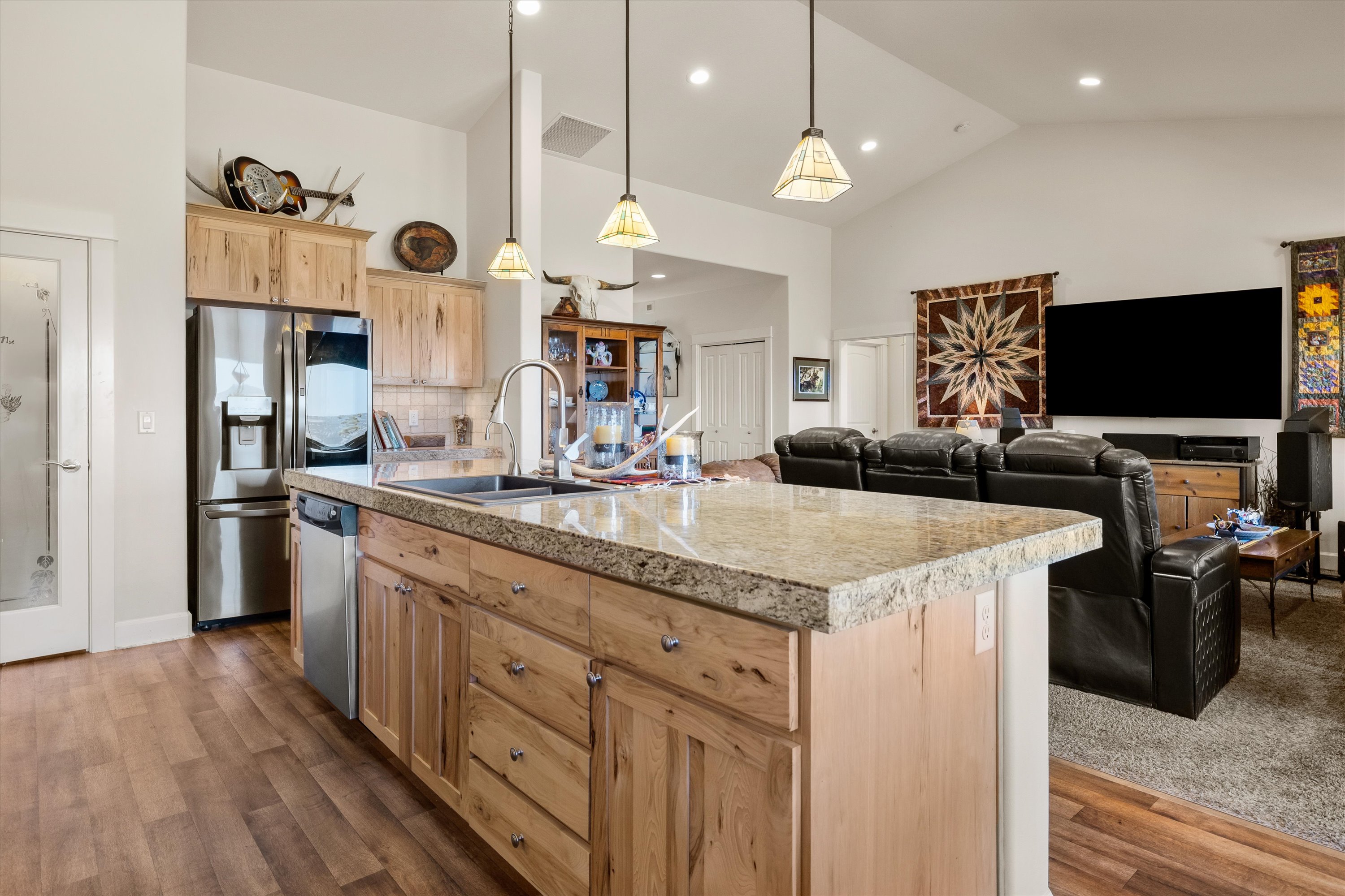 Prineville, Oregon, 97754, United States, 3 Bedrooms Bedrooms, ,2 BathroomsBathrooms,Residential,For Sale,1903367