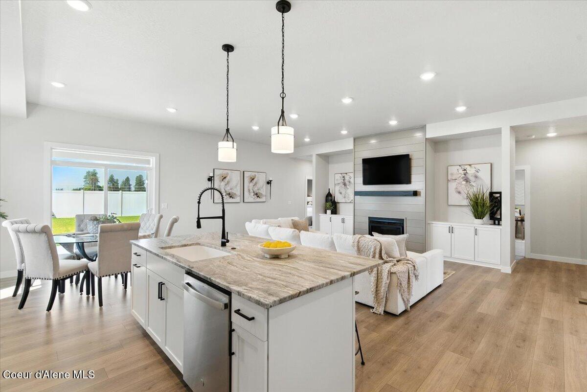 Coeur d'Alene, Idaho, 83815, United States, 4 Bedrooms Bedrooms, ,3 BathroomsBathrooms,Residential,For Sale,2009253