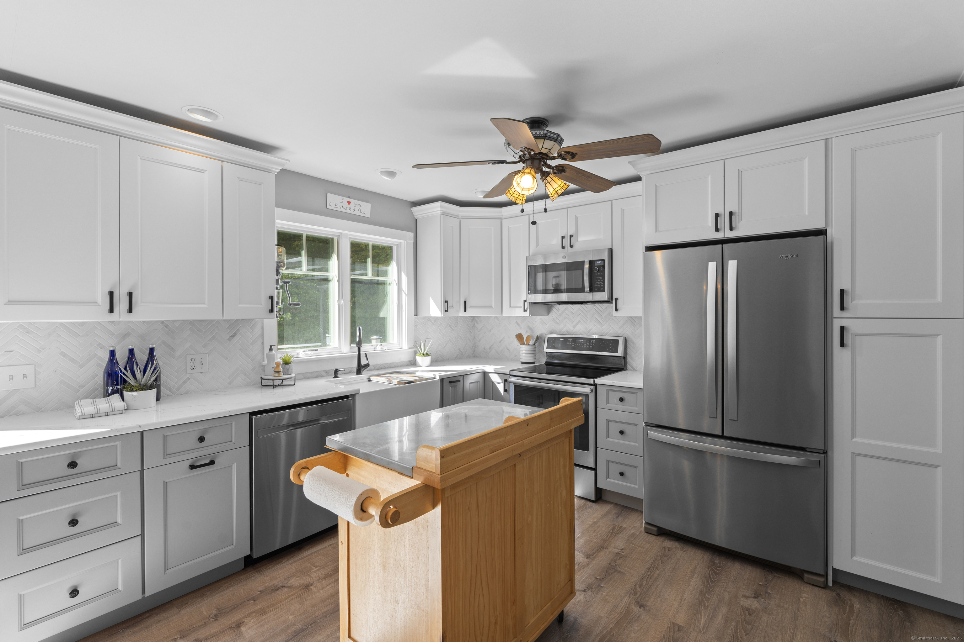 Newtown, Connecticut, 06482, United States, 3 Bedrooms Bedrooms, ,2 BathroomsBathrooms,Residential,For Sale,1962604