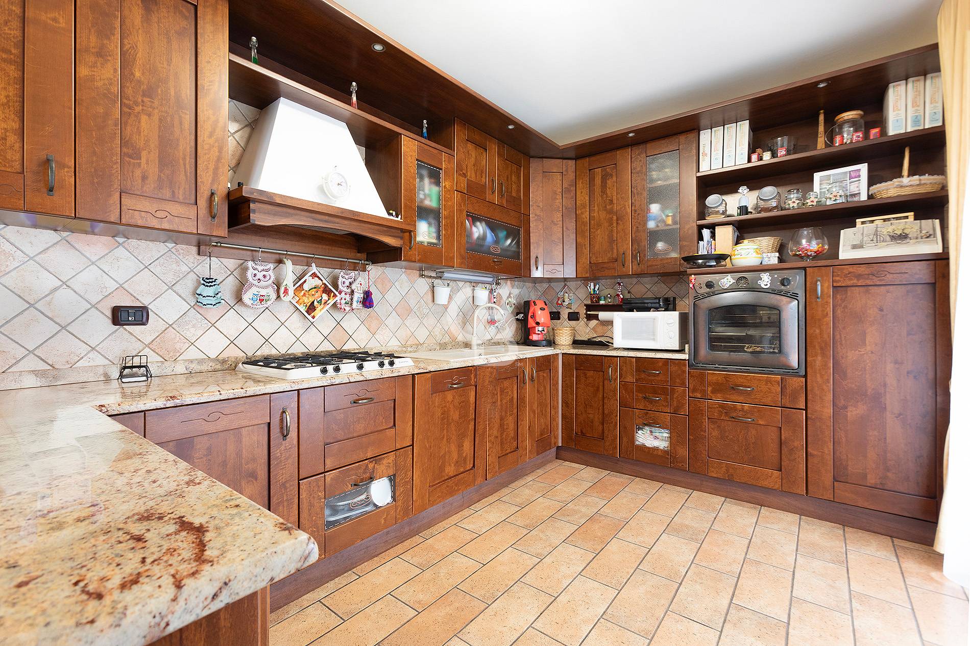 Viterbo, Viterbo, 01100, IT, 6 Bedrooms Bedrooms, ,4 BathroomsBathrooms,Residential,For Sale,1829158